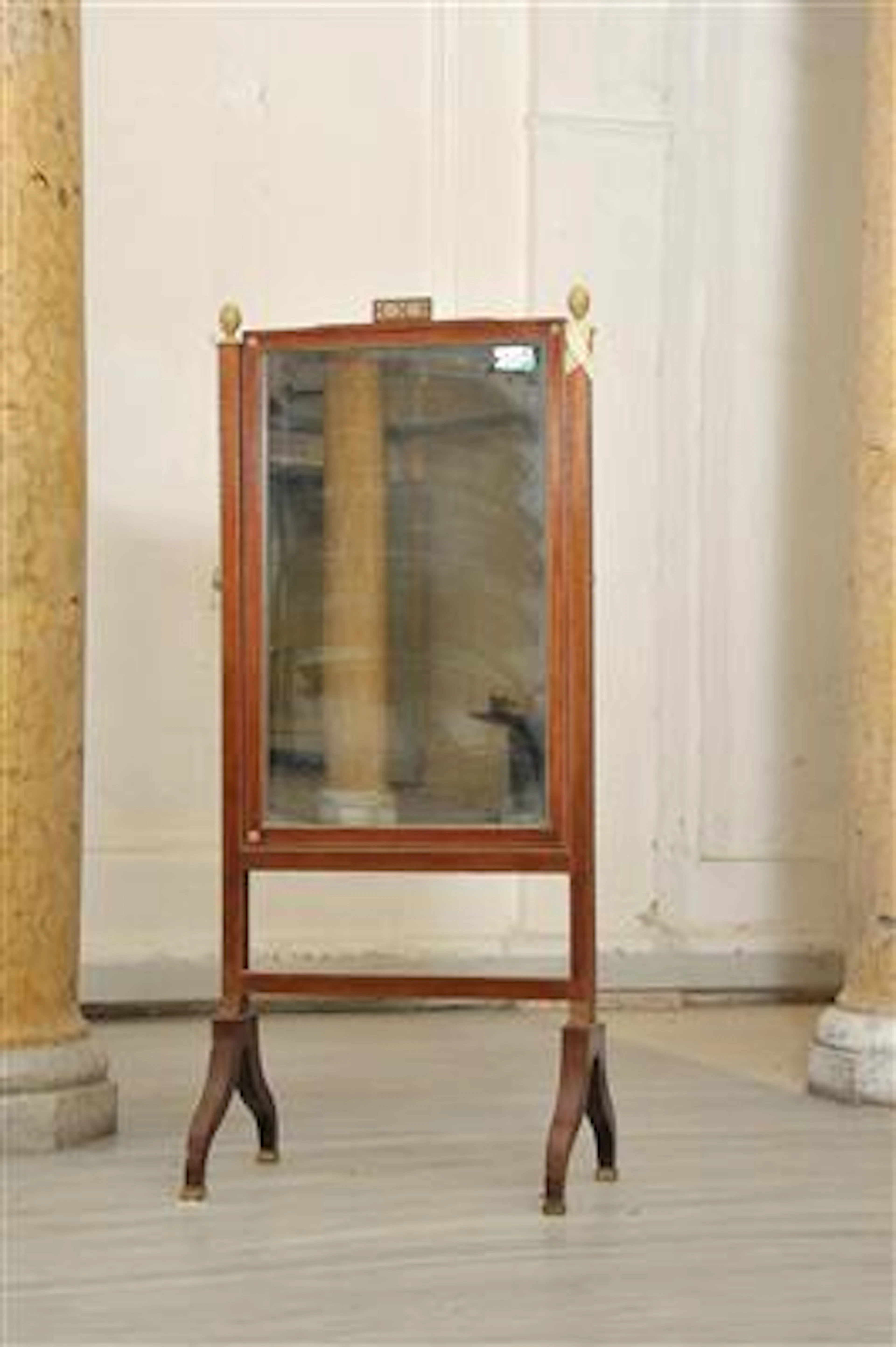 Neoklassizistischer Standspiegel