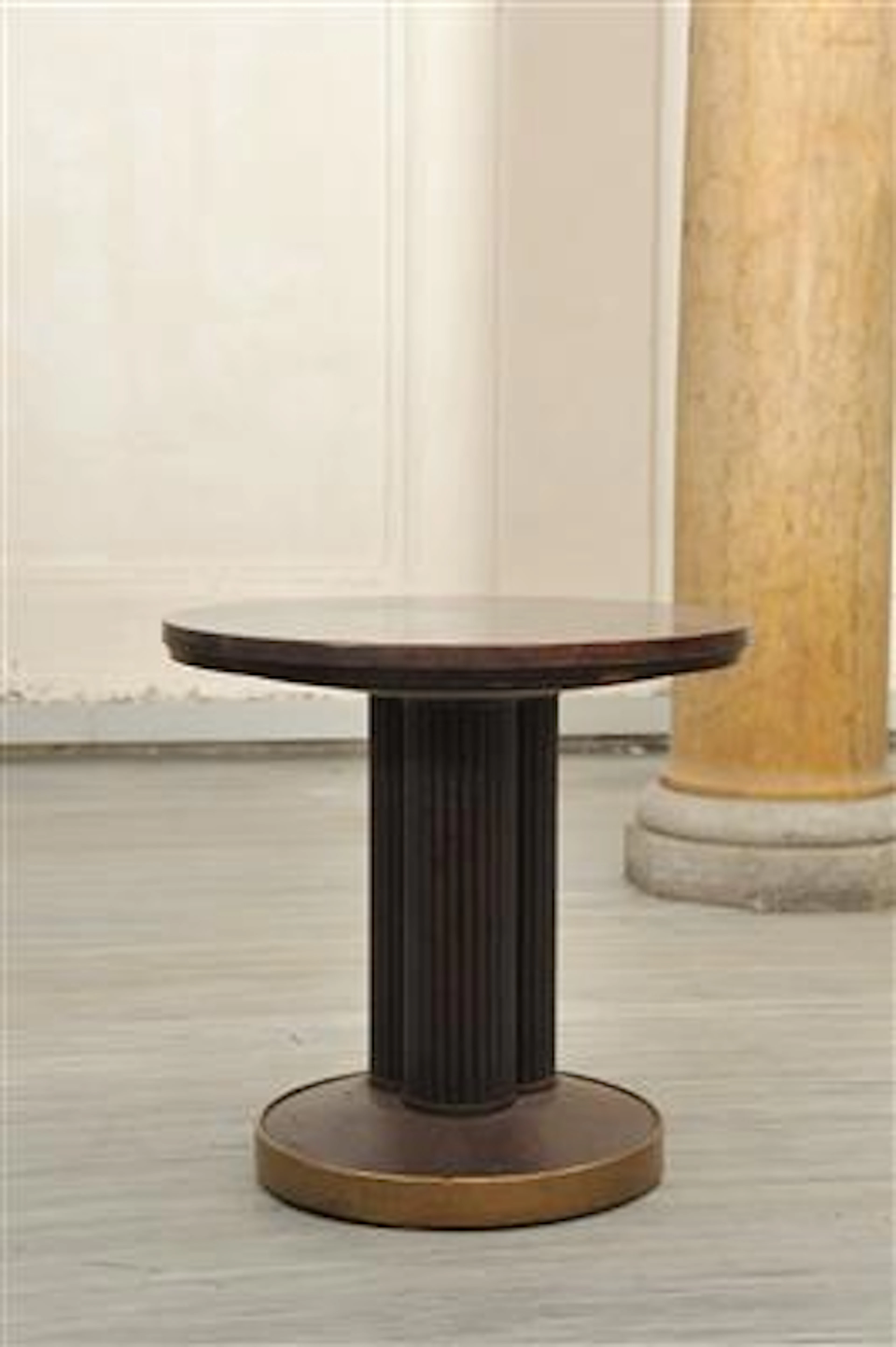 Runder Jugendstil - Tisch