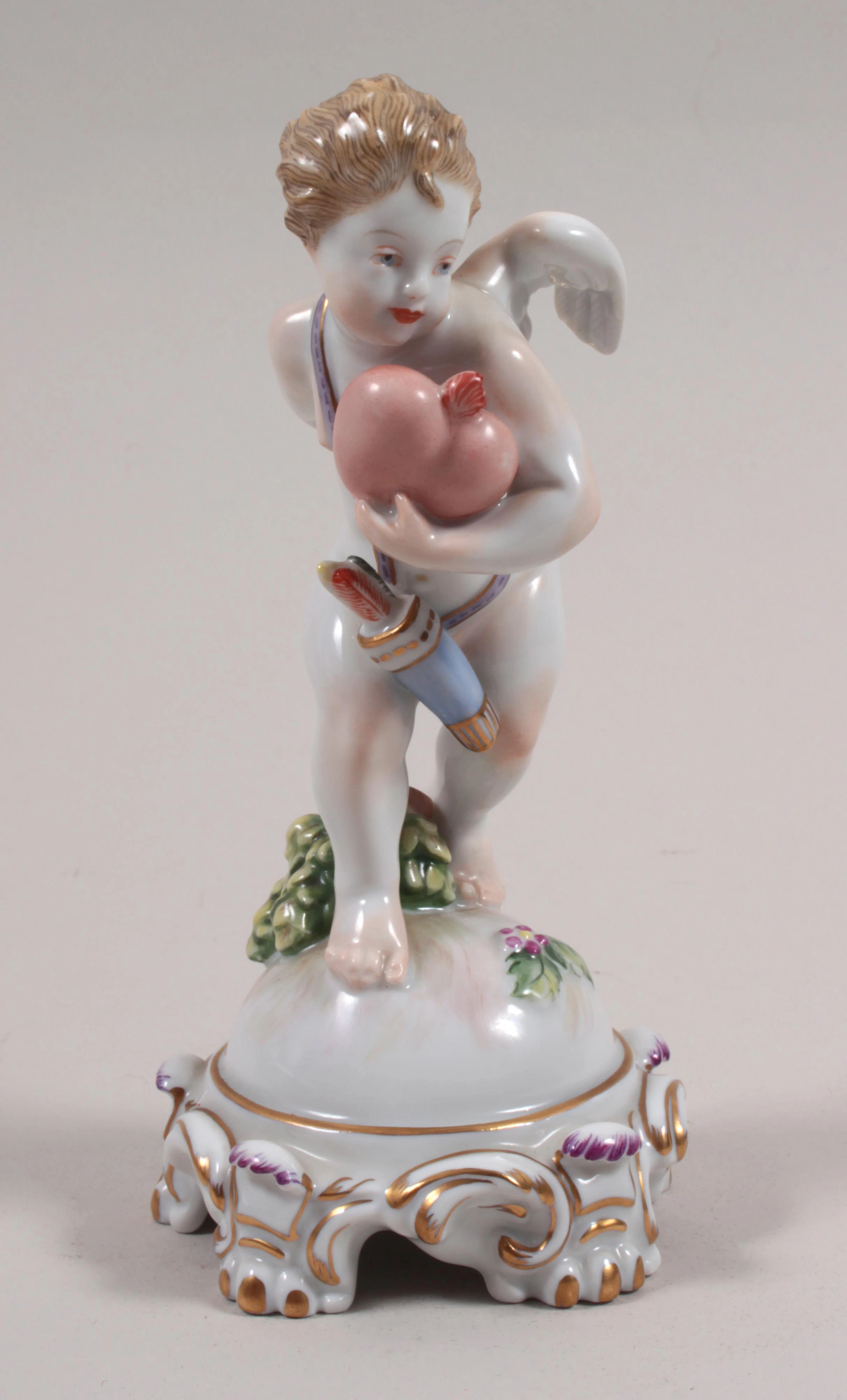 AUGARTEN Porzellanfigur "Amor mit Ring"