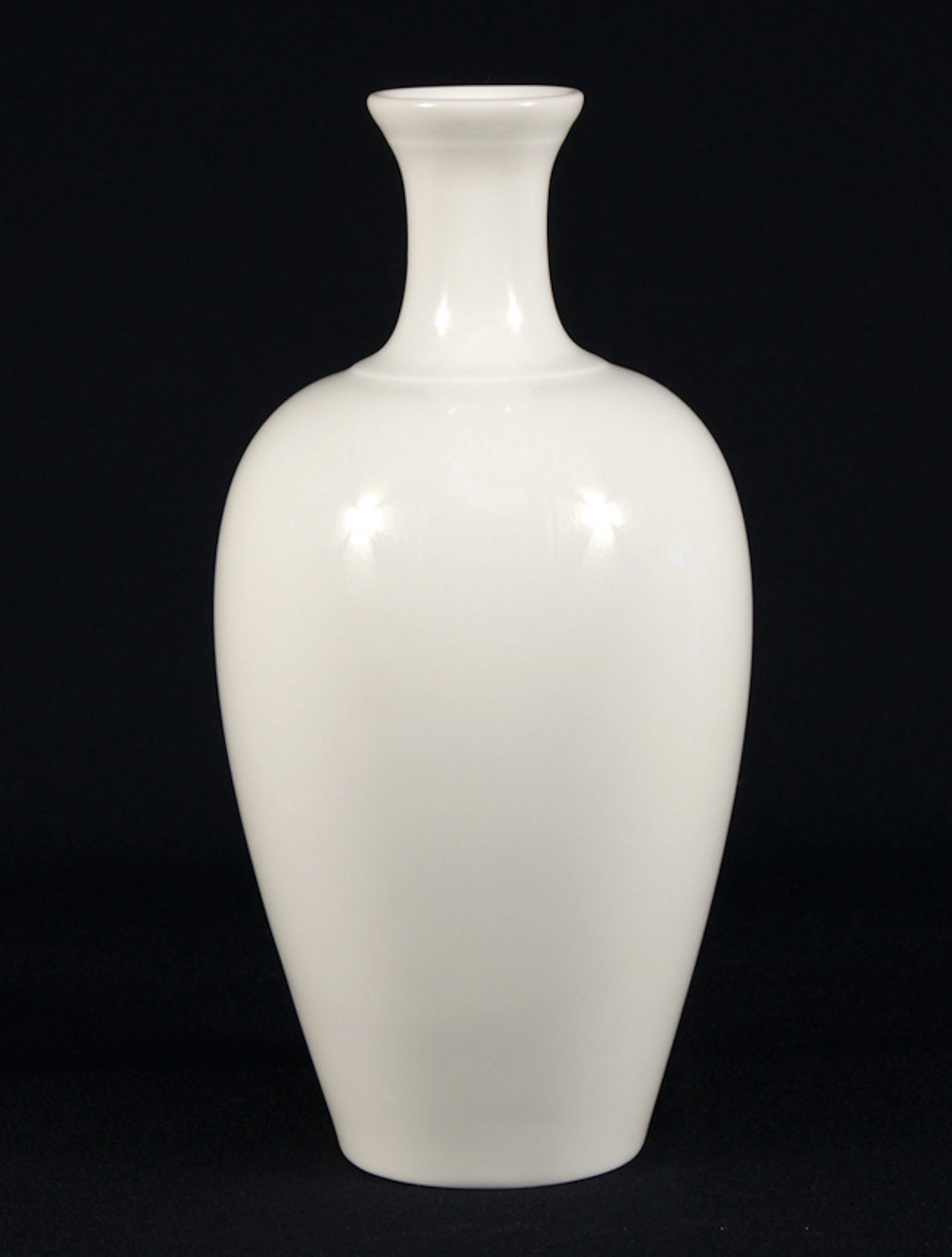 JAPANISCHE VASE, Königliche Porzellan Manufaktur Berlin. 20. Jahrhundert. Entwurf Theodor Schmuz-Baudiss.