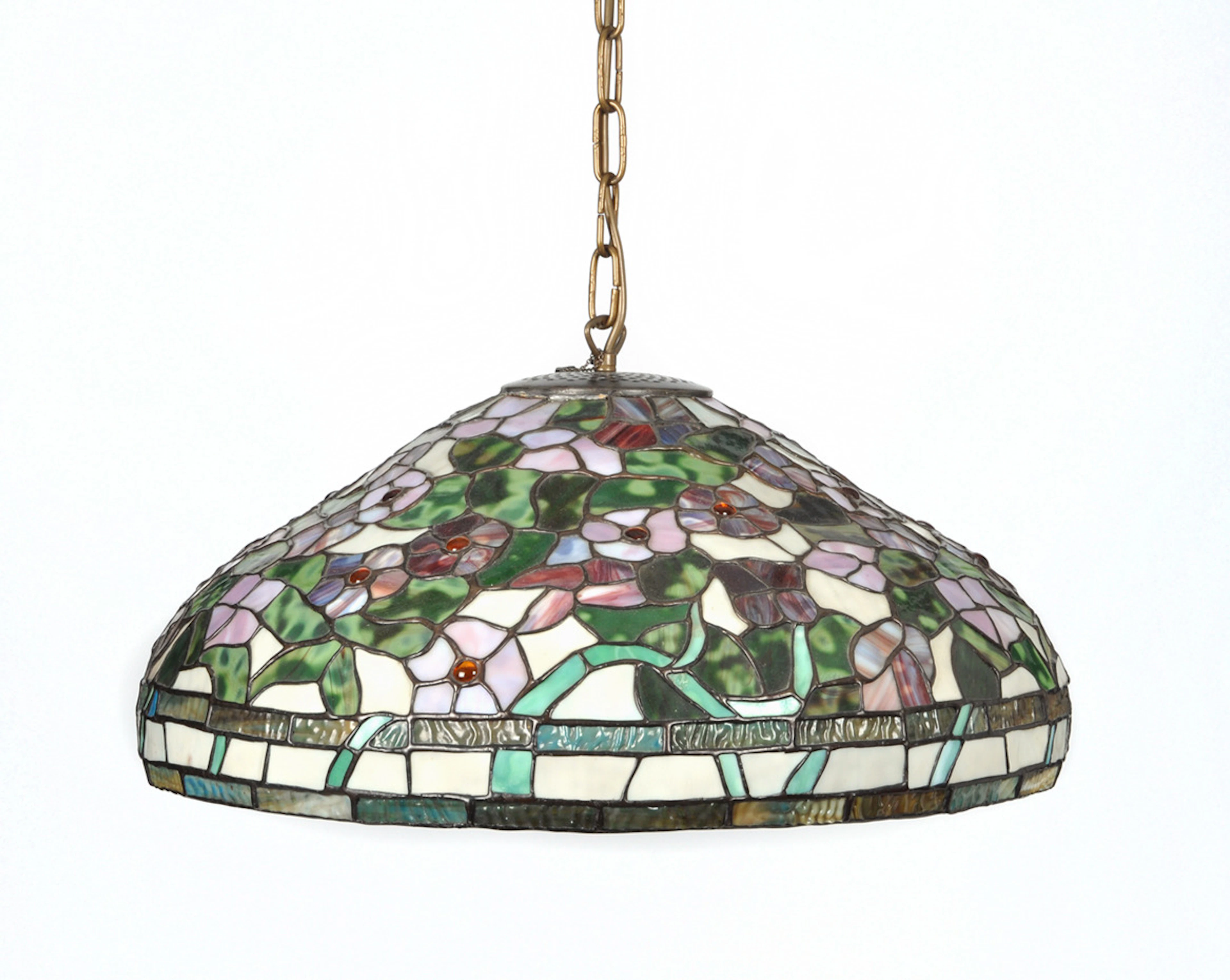 TIFFANY. "DECKENLEUCHTE MIT GLASEINSÄTZEN". Floral, hervorgehobene Fruchtknoten.
