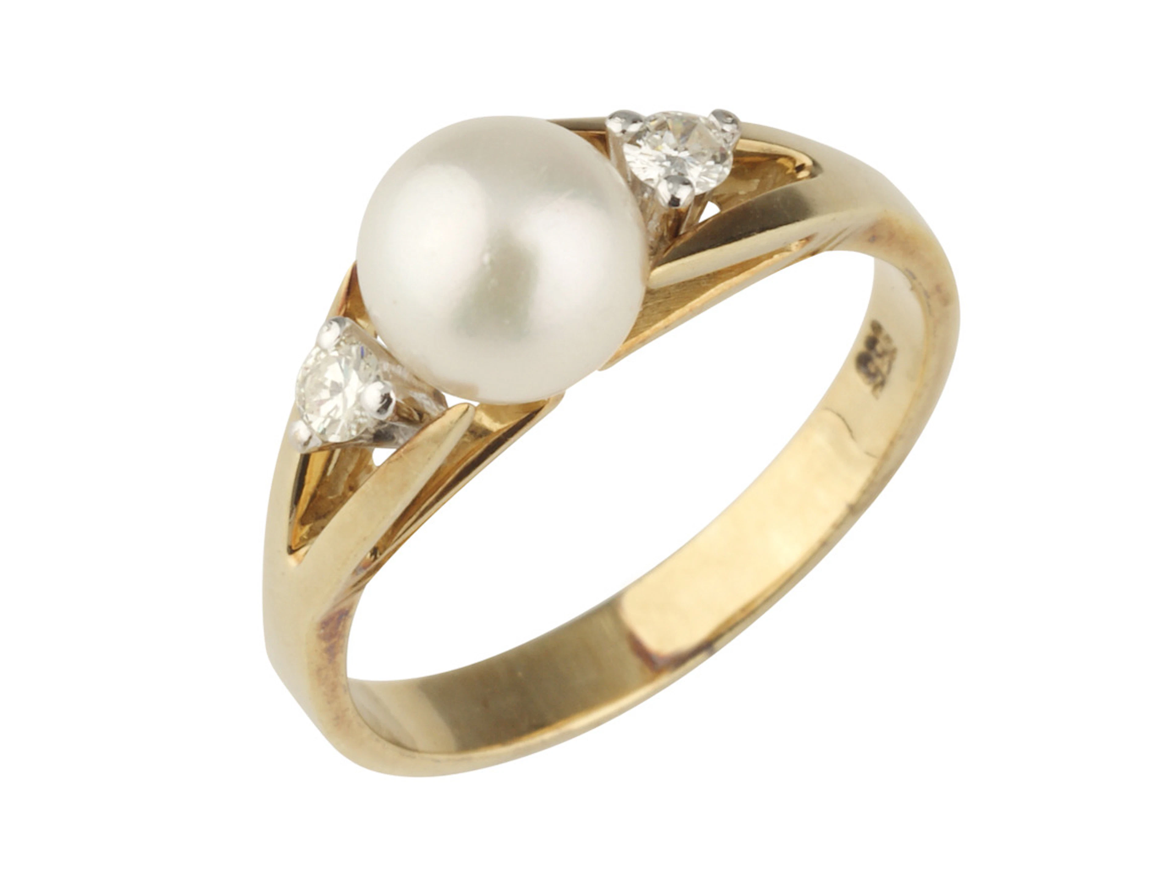 PERLENRING mit 2 Brillanten ca. 0,10 ct, 585er Gelbgold, ca. 3,1 g.
