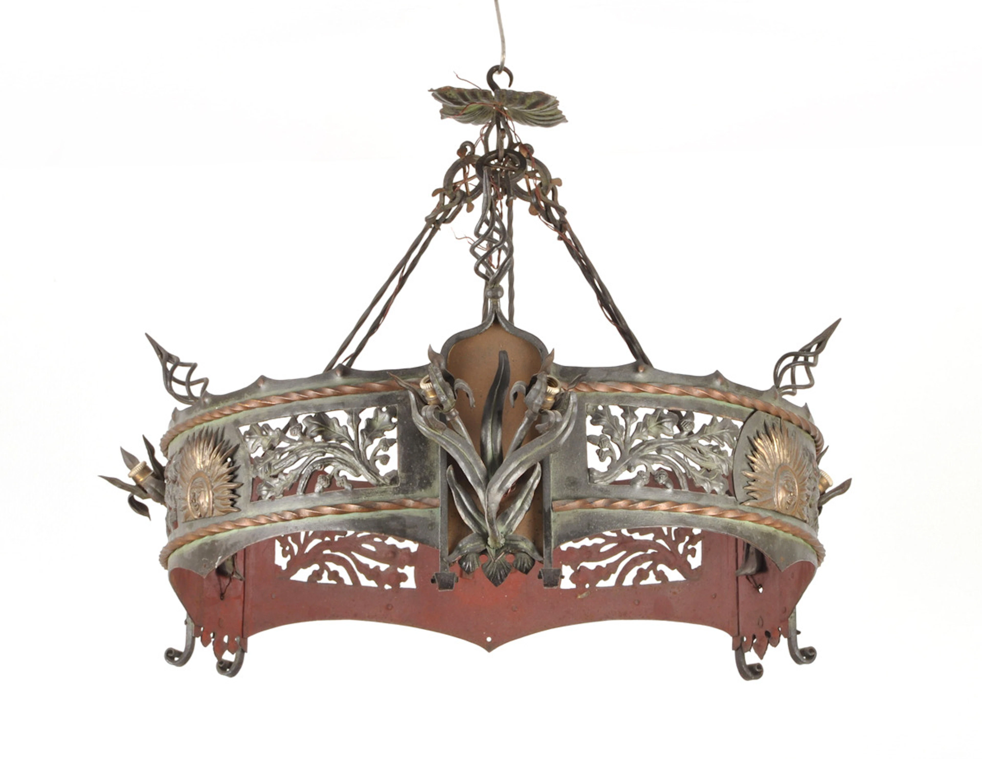JUGENDSTIL, SCHMIEDEEISEN. 6-flammiger Kronleuchter. Florale Verzierung mit Eichenlaub & Blüten, 3 aufgesetzte Sonnen.