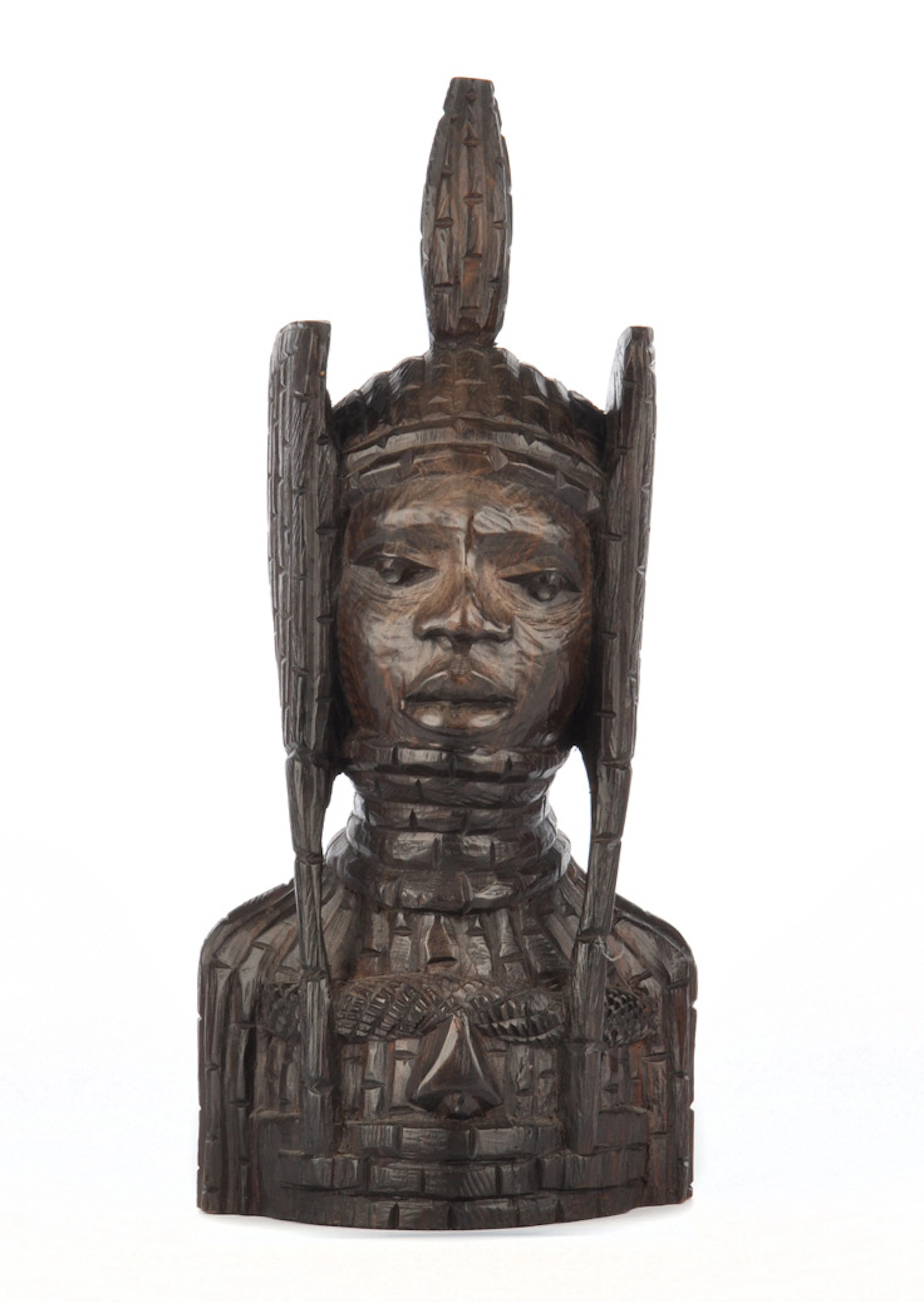 AFRIKANISCHE SKULPTUR. Krieger, Medizinmann oder Häuptling. Ebenholz.
