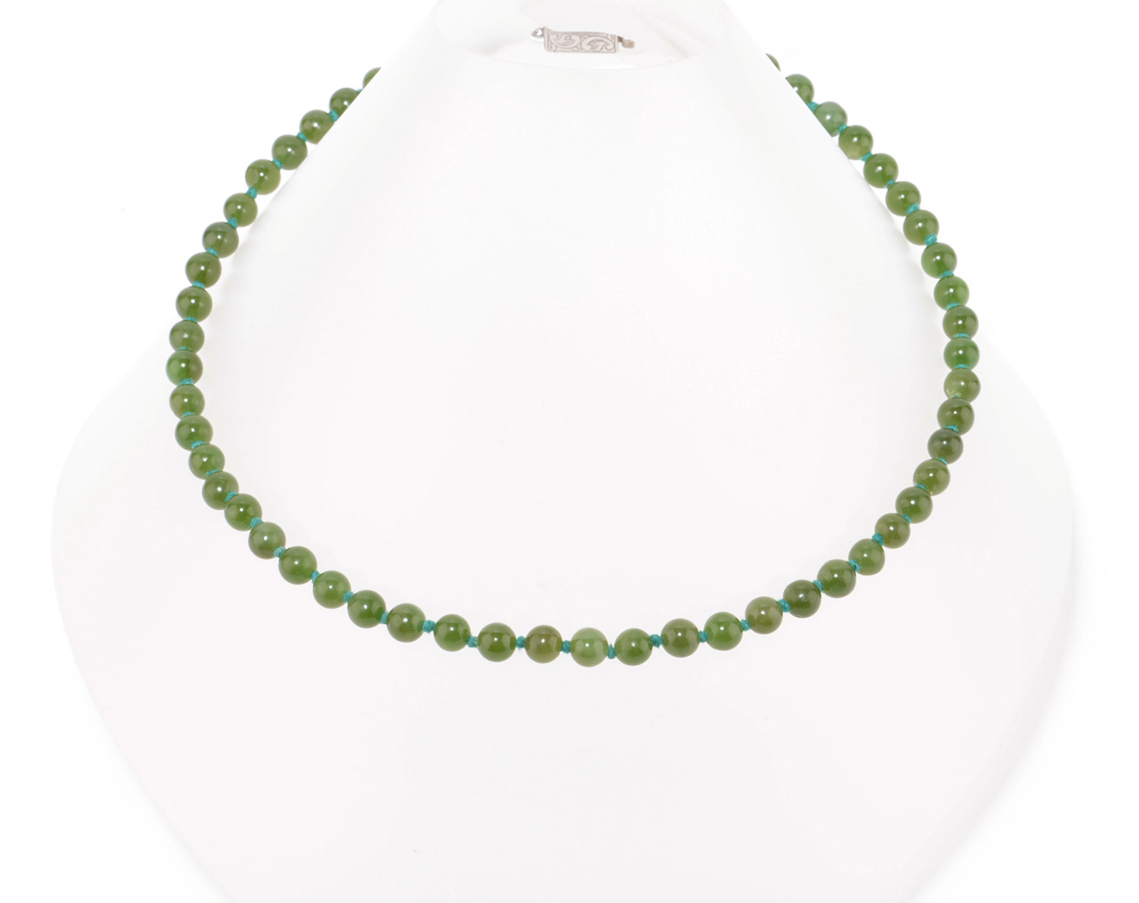 Halskette. Silber 835 + Jade.