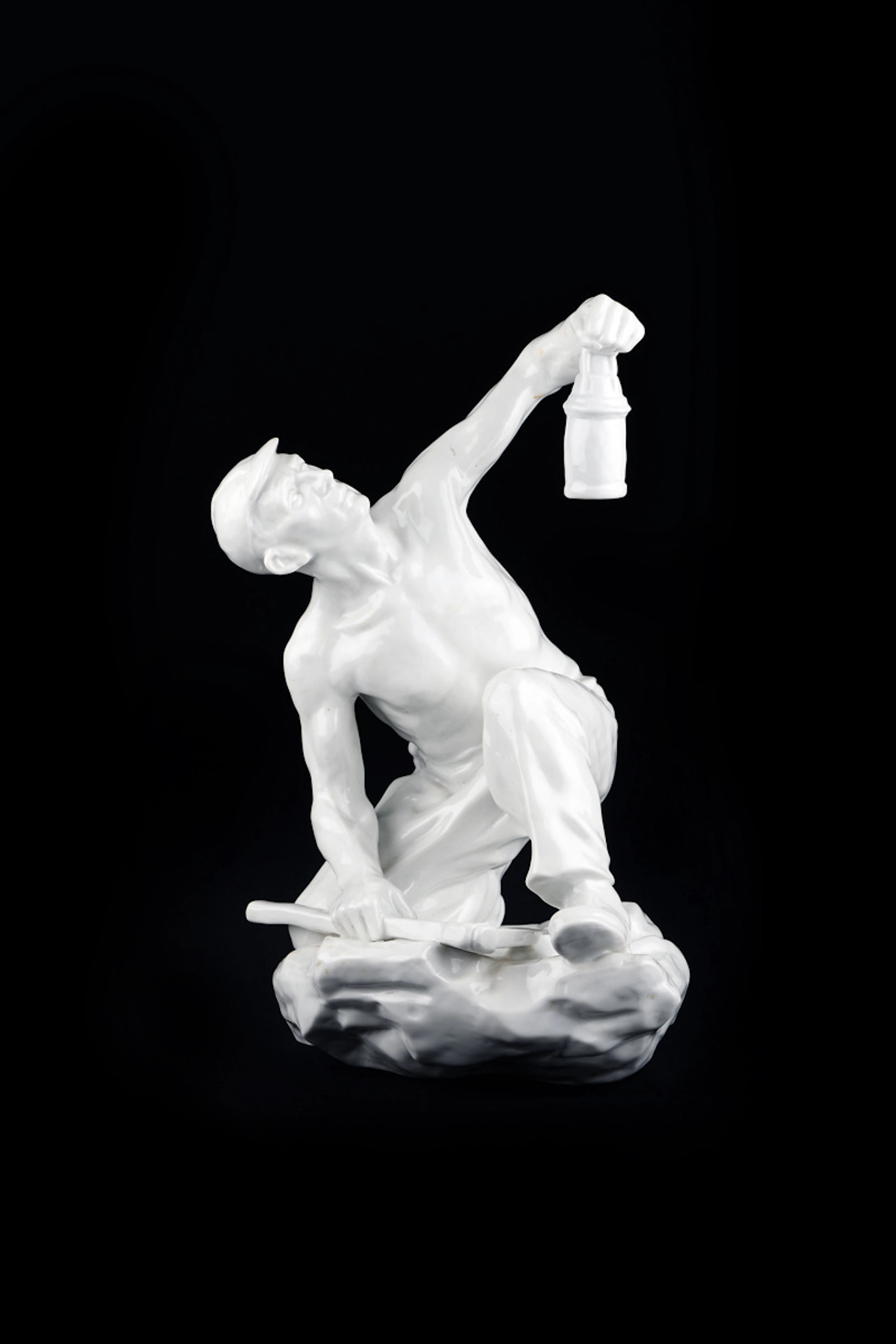 SCHAUBACH KUNST. MINENARBEITER. Große Porzellanfigur, weiß glasiert, signiert.