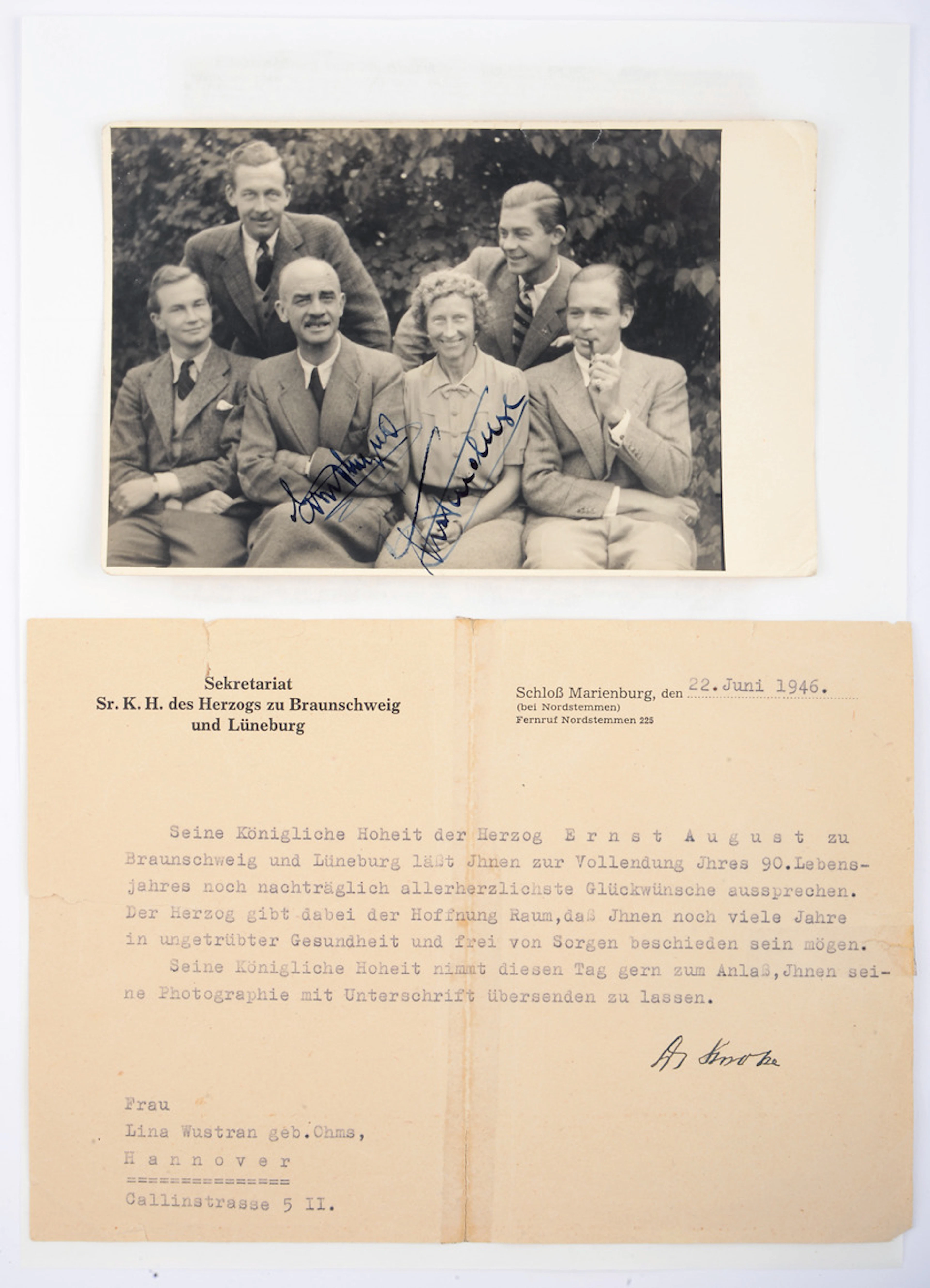 ERNST AUGUST VON HANNOVER. Autograph auf Familienfotografie, Gratulation zum 90. Geburtstag.
