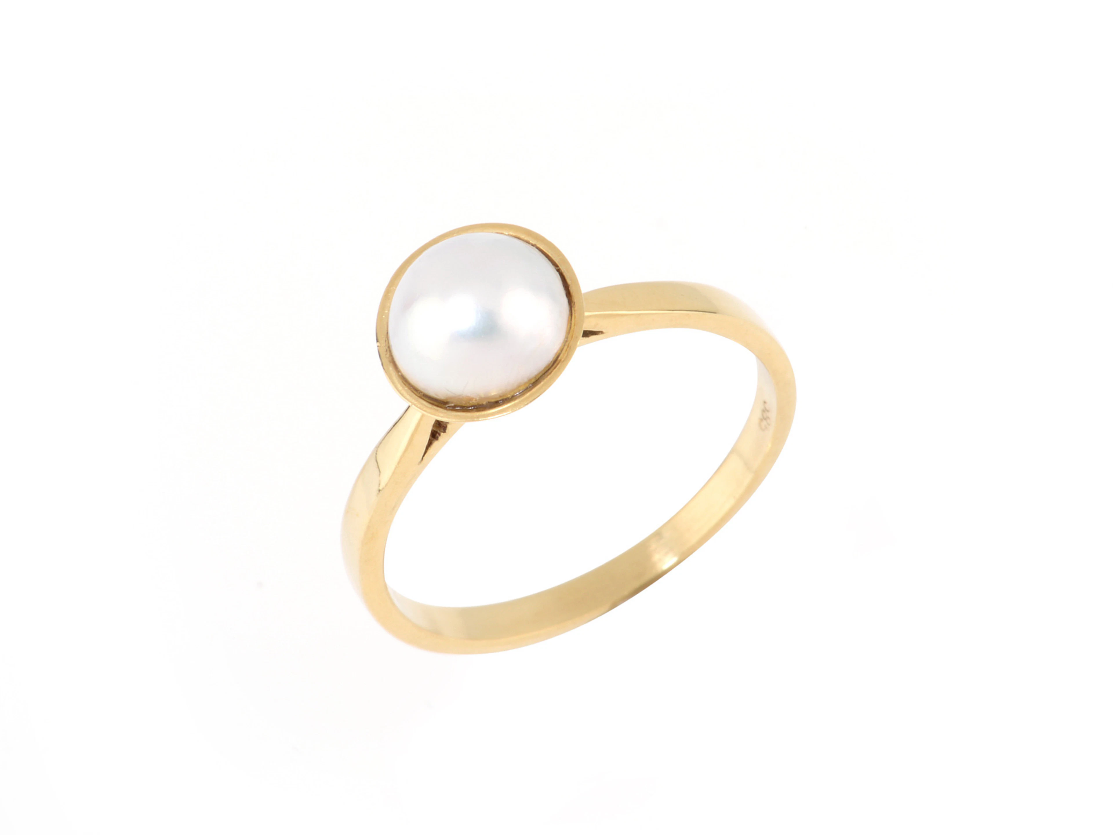 PERLENRING. Mabéperle, Durchmesser 7,5 mm.