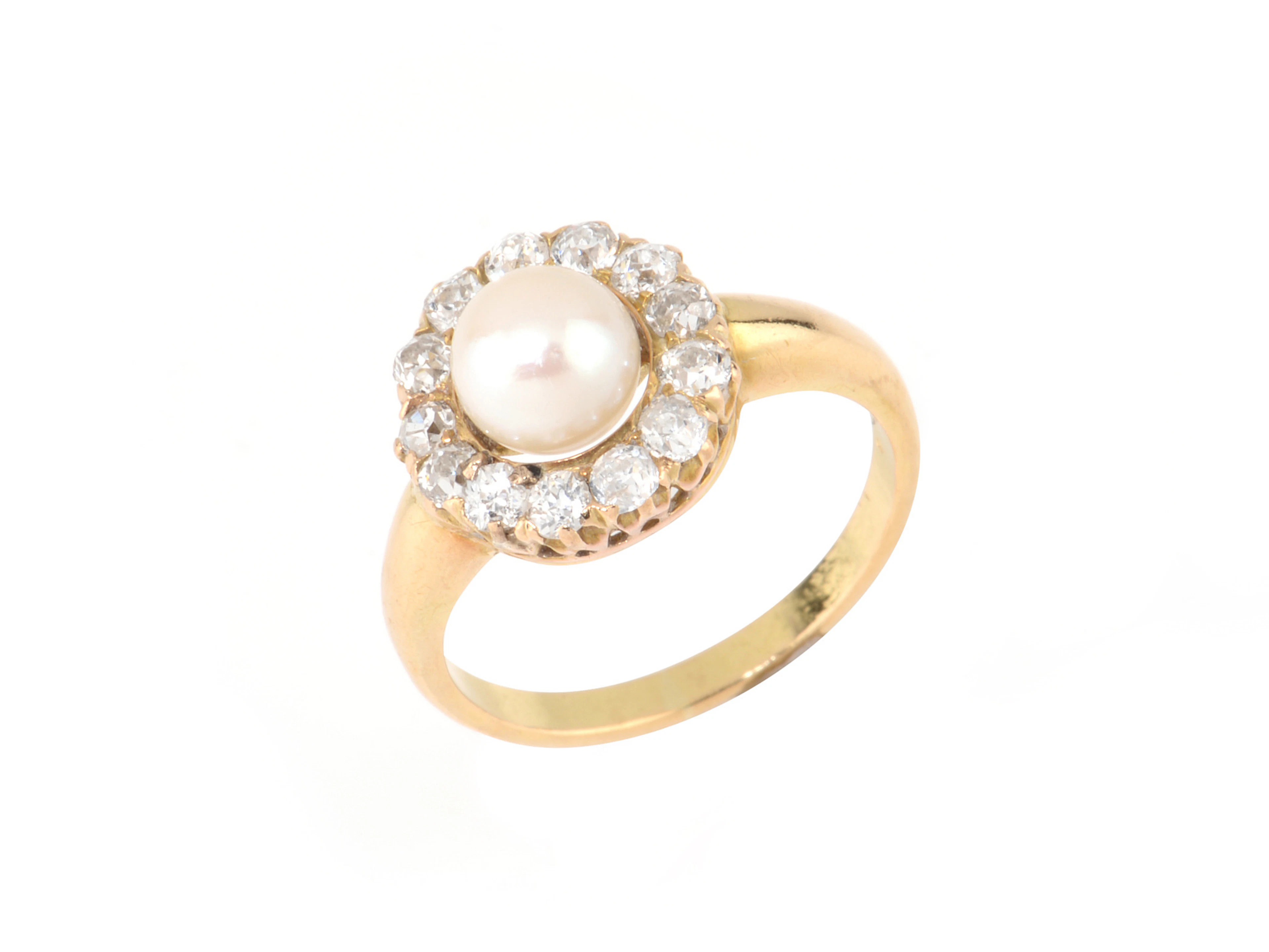 PERLENRING. Akoya-Perle, Durchmesser ca. 6 mm, 13 Altschliff-Brillanten.