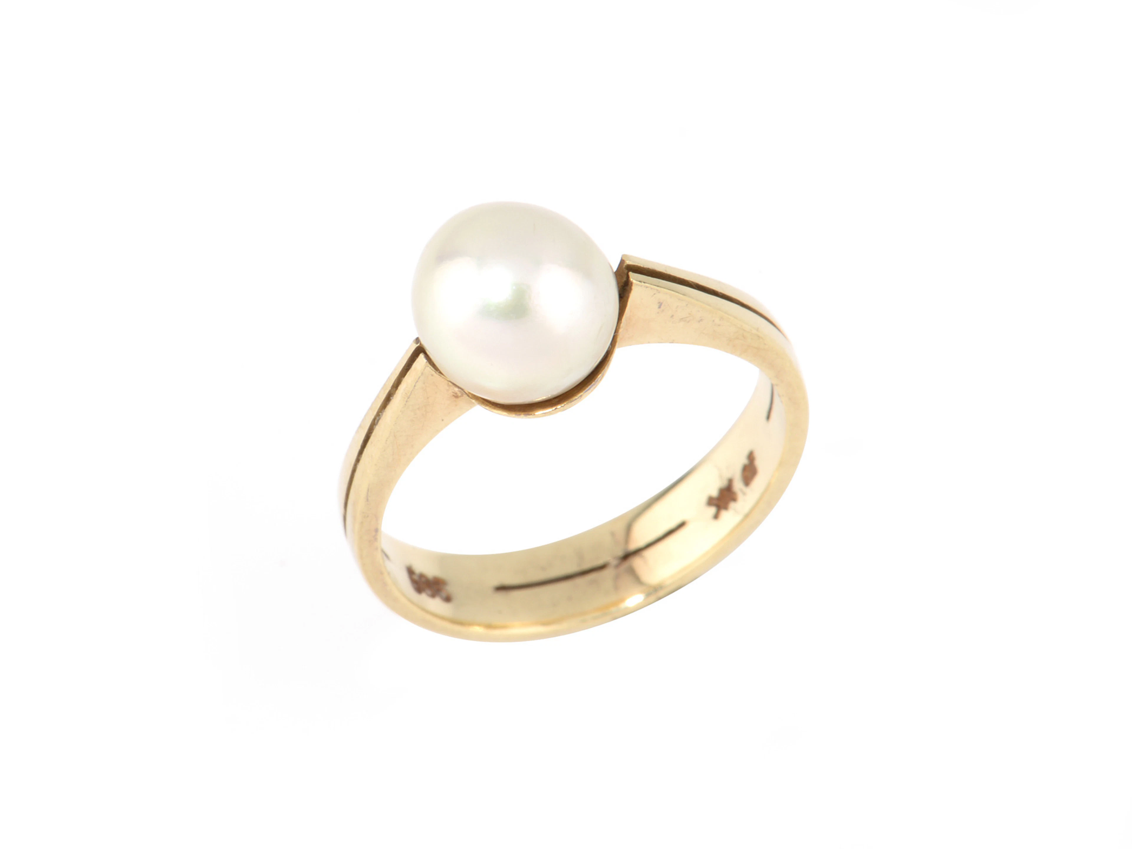 PERLENRING. Akoya-Perle, Durchmesser ca. 7,5 mm.