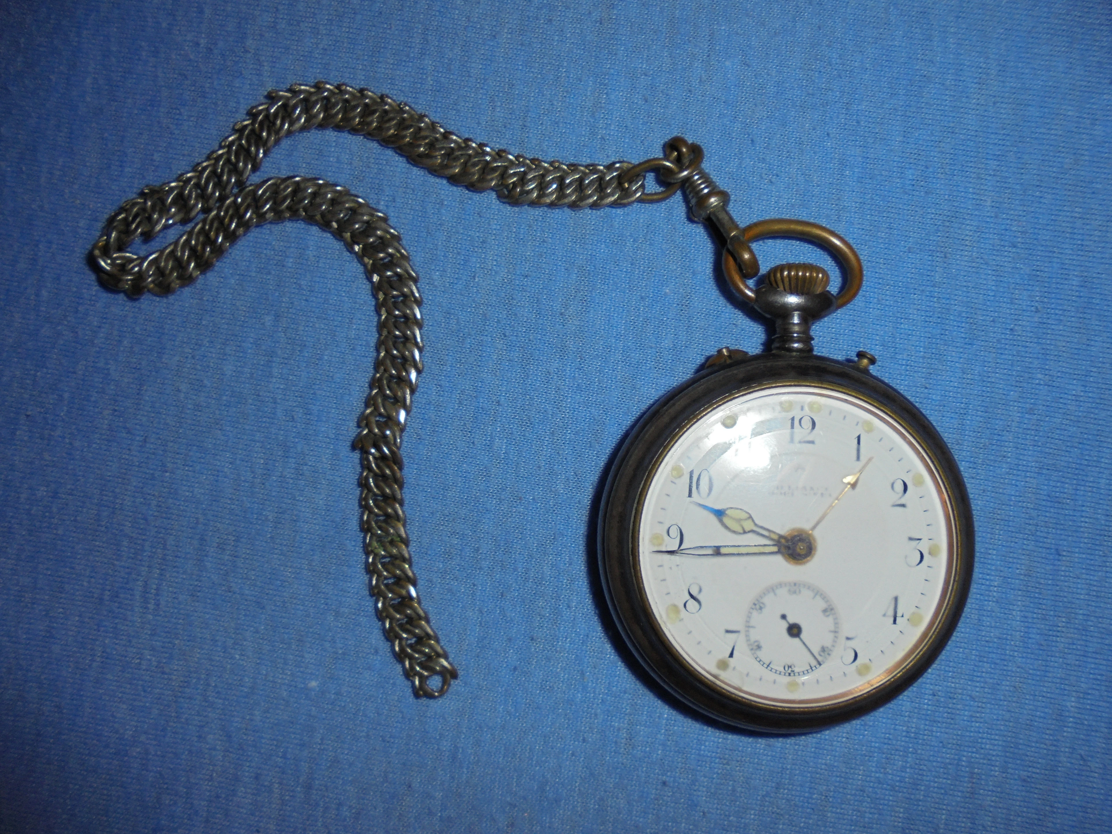 Antike Taschenuhr an Kette, Bastlerobjekt.