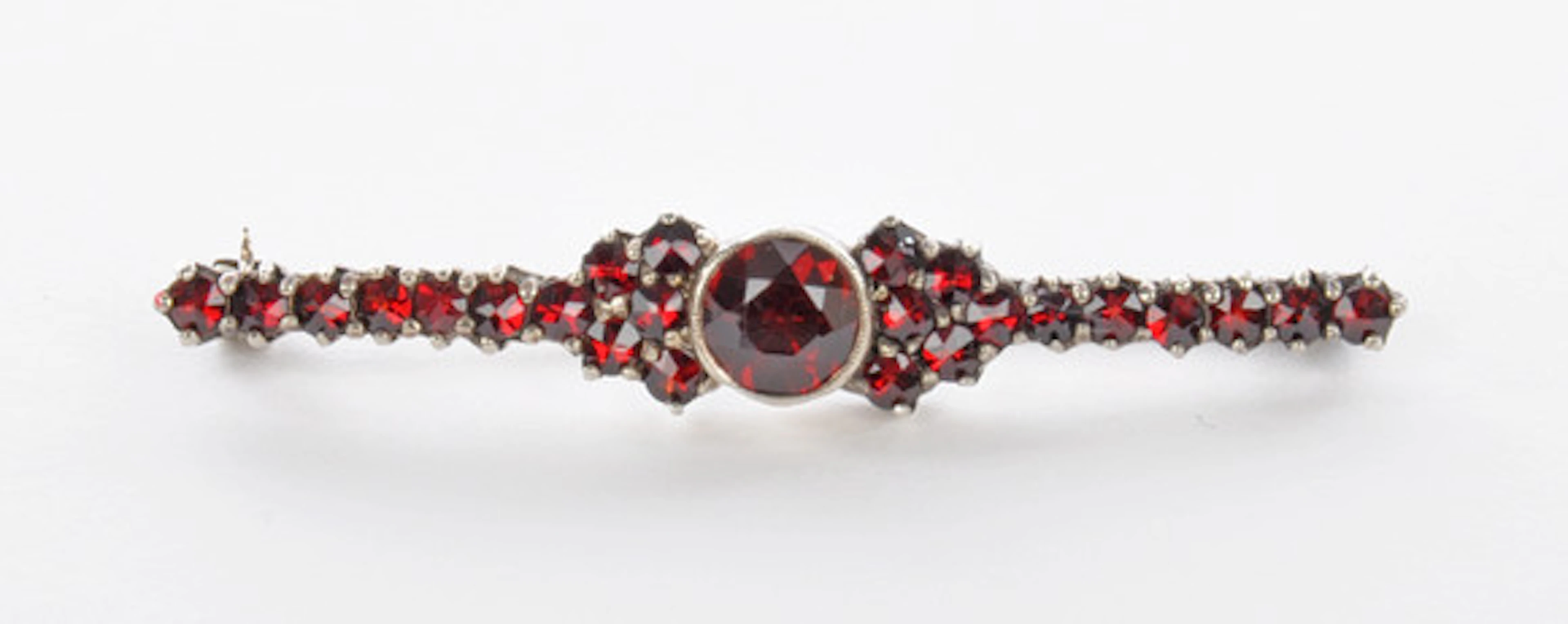 GRANATBROSCHE, 835 silver.