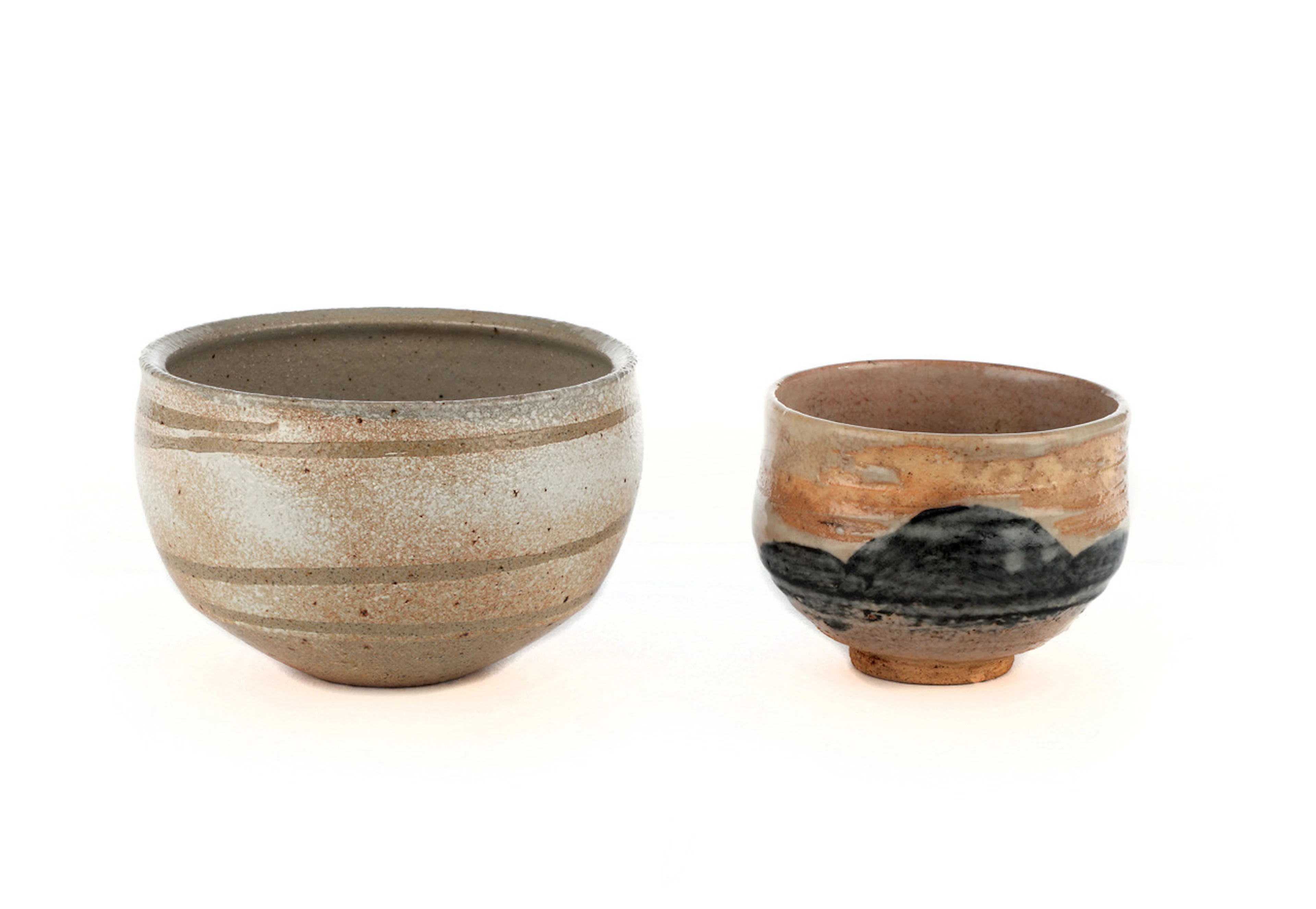 Zwei japanische Chawan / Teeschalen. Glasierte Keramik. Datierung 2000er Jahre.