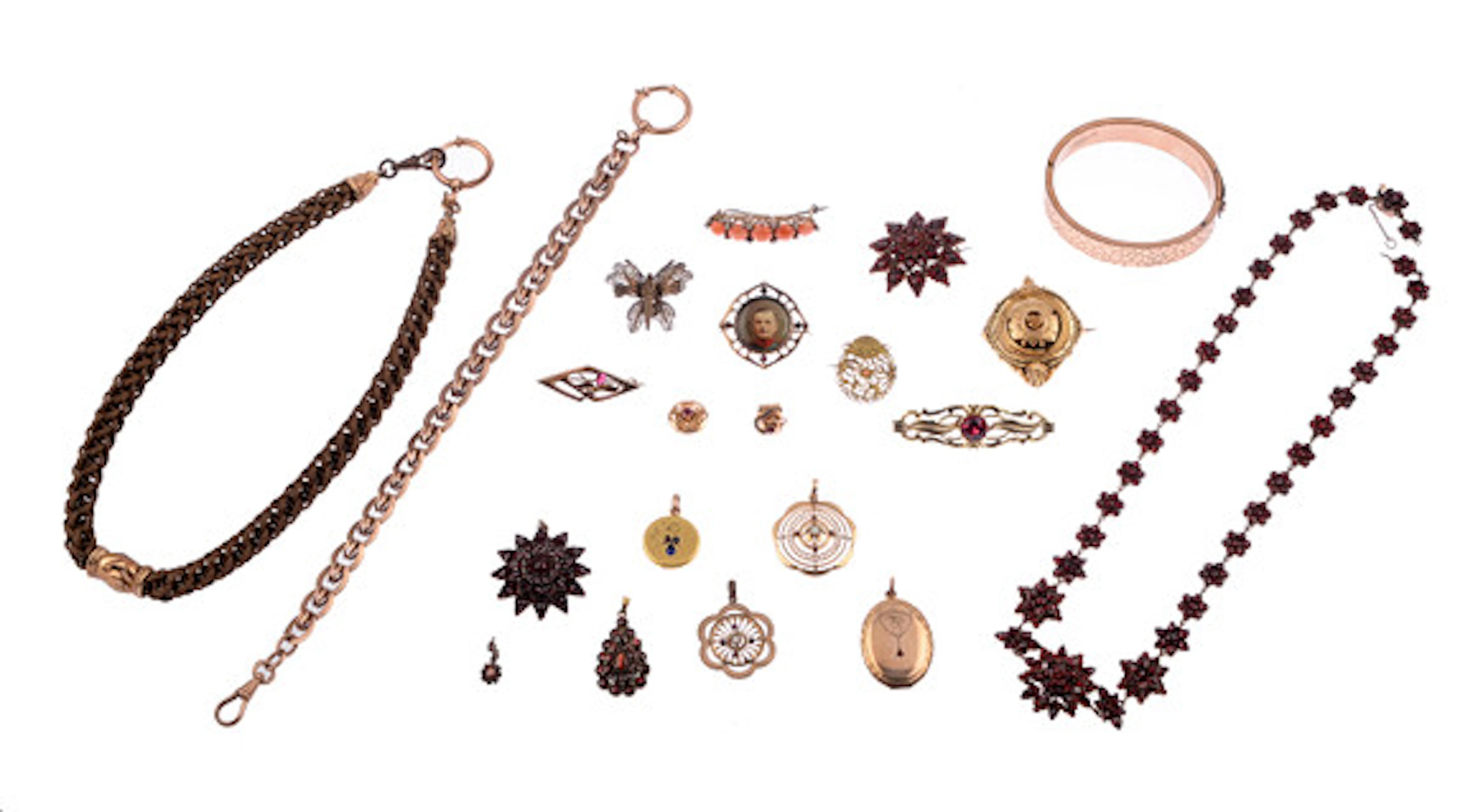 EN SAMLING ANTIKA SMYCKEN, granat, korall,…