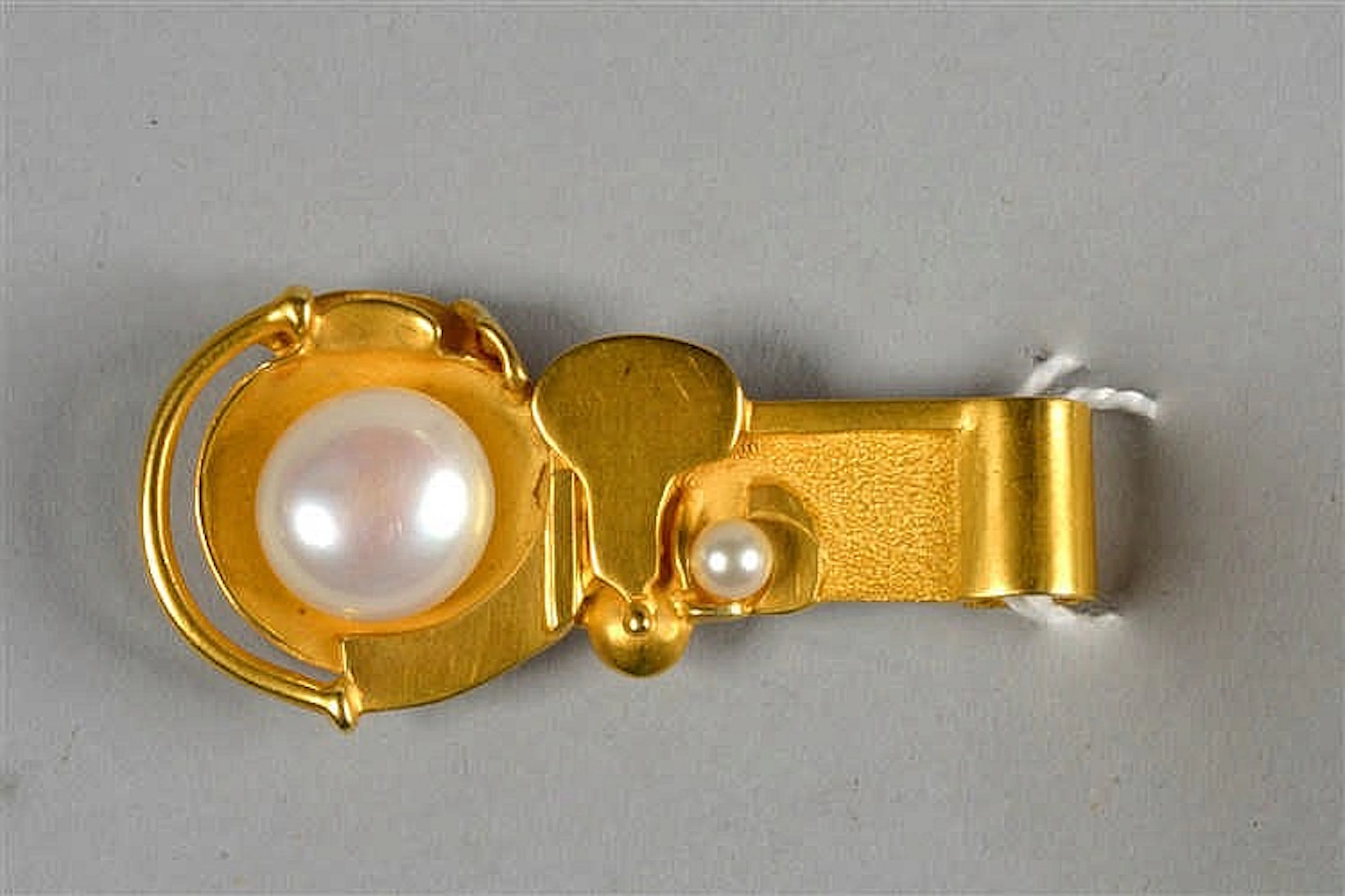 DEMARET Fernand (1929) Pendentif - broche en or jaune 18 carats sertie