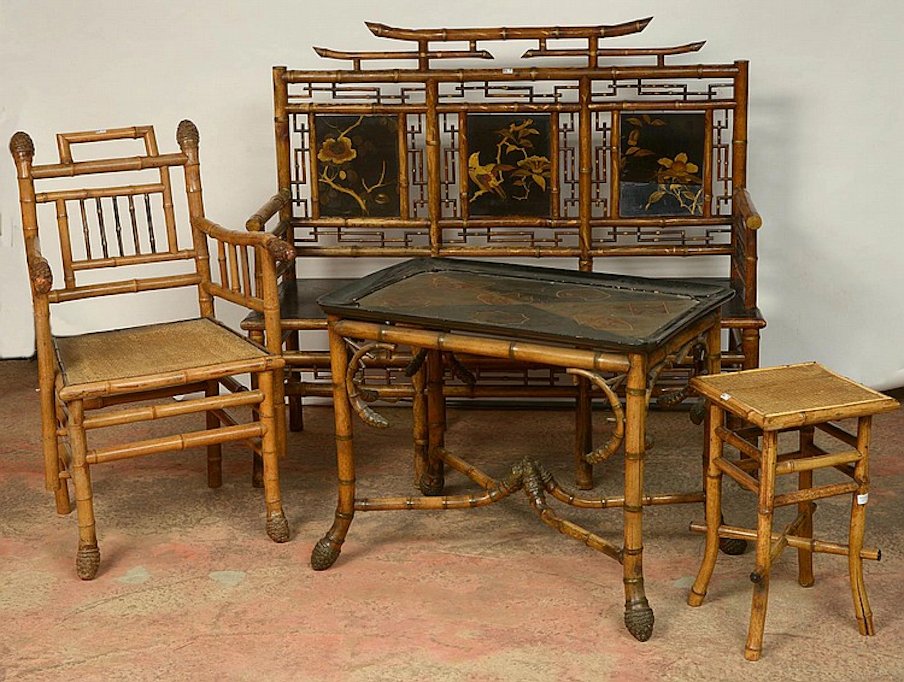 Ensemble de mobilier en bambou dans le goût chinois comprenant un fauteuil