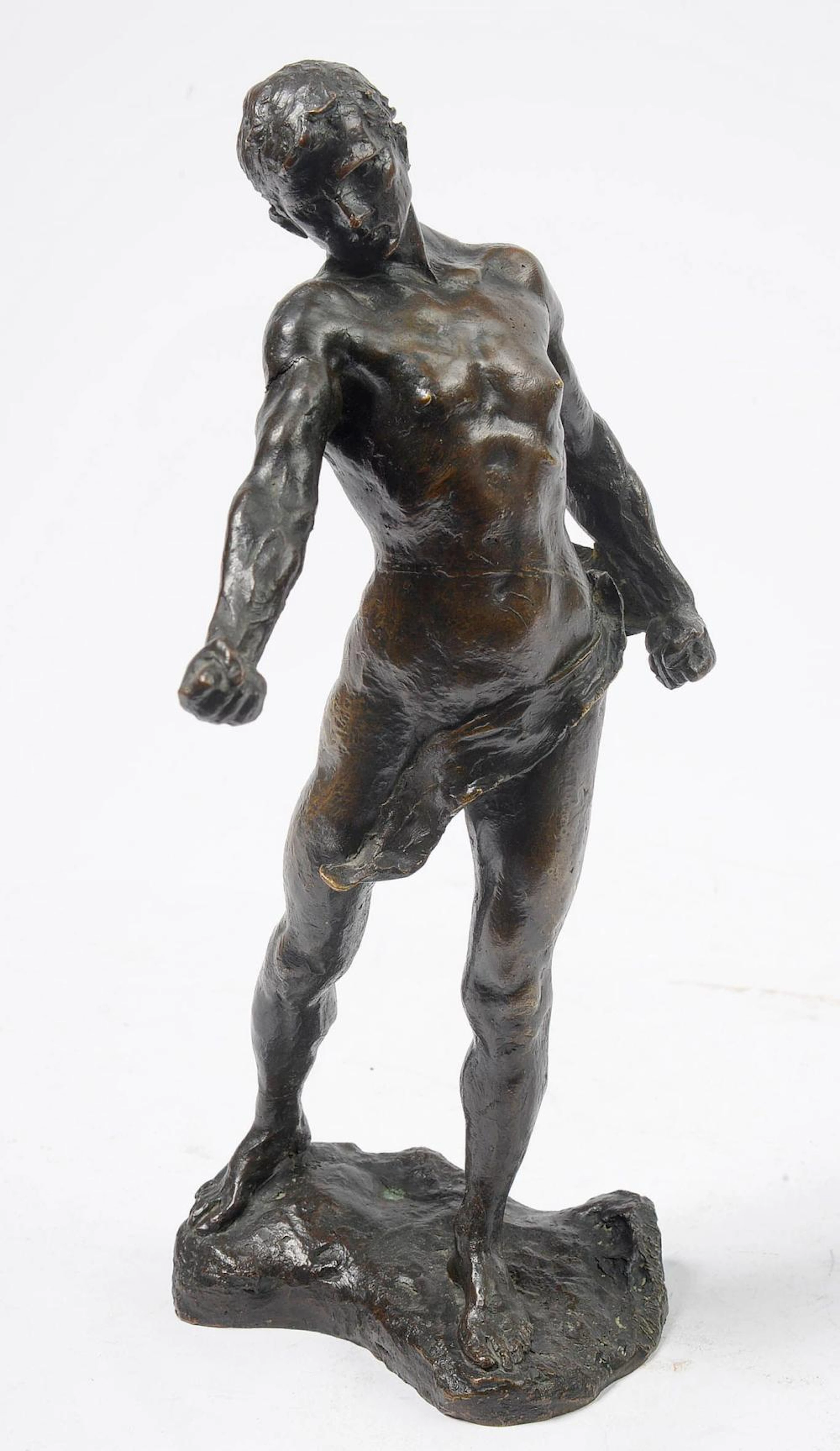 "Athlète antique" en bronze à patine brune. Signé L. Madrassi et portant l'