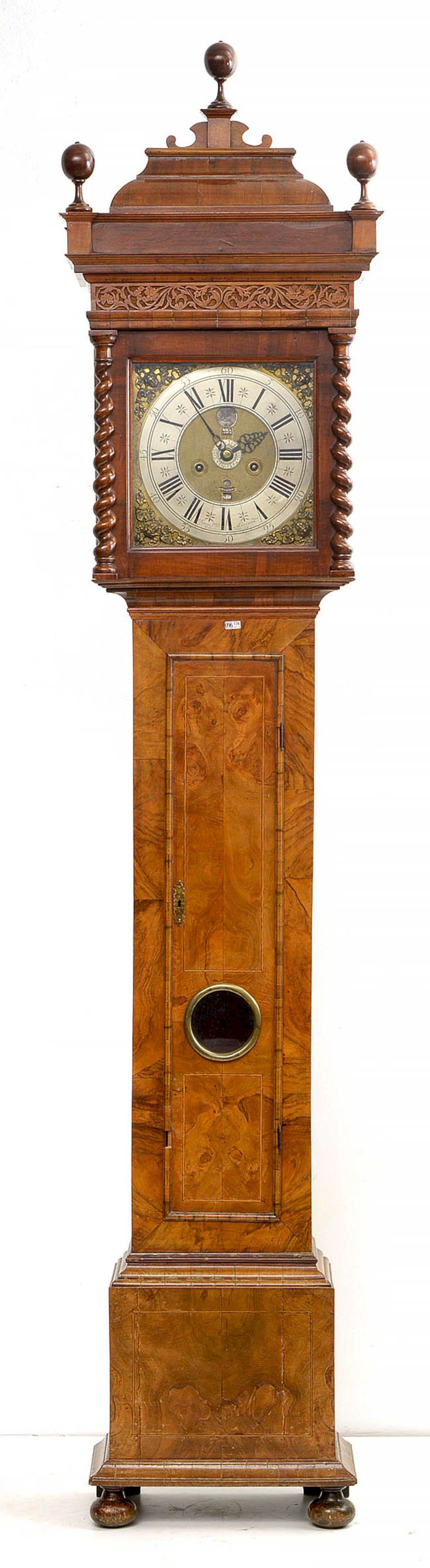 Horloge de parquet en placage de loupe de noyer