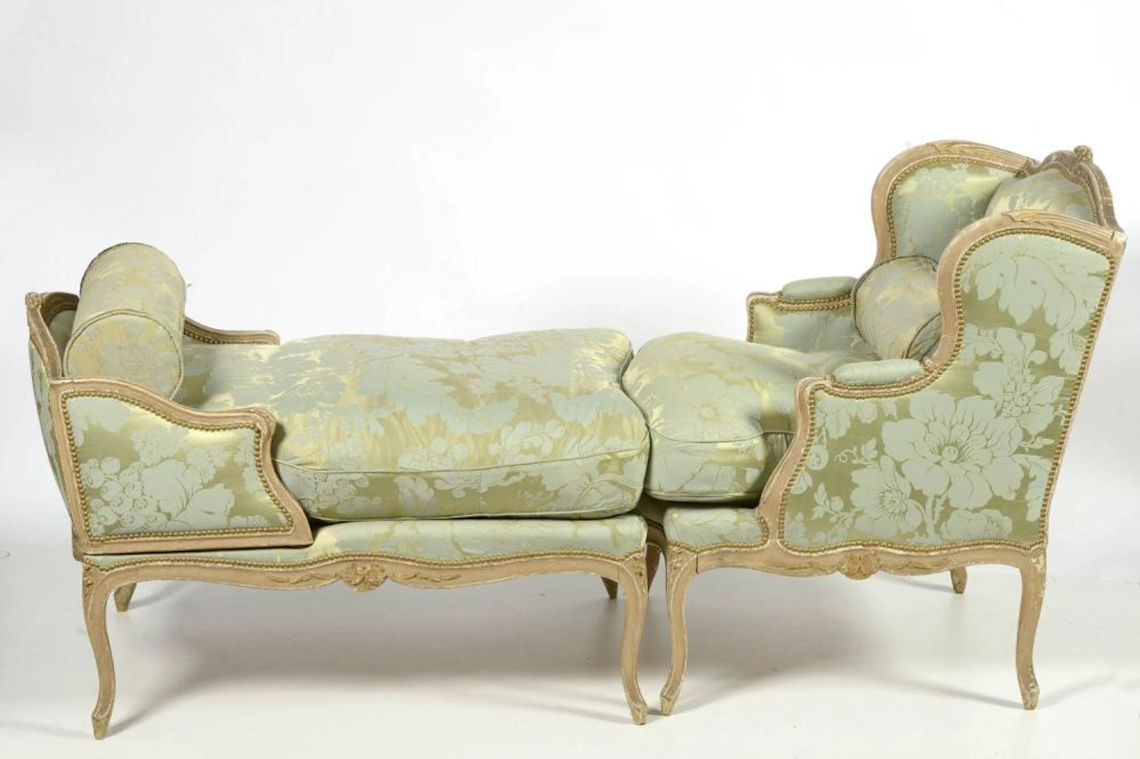 Duchesse brisée Louis XV en bois rechampi crème garnie de...