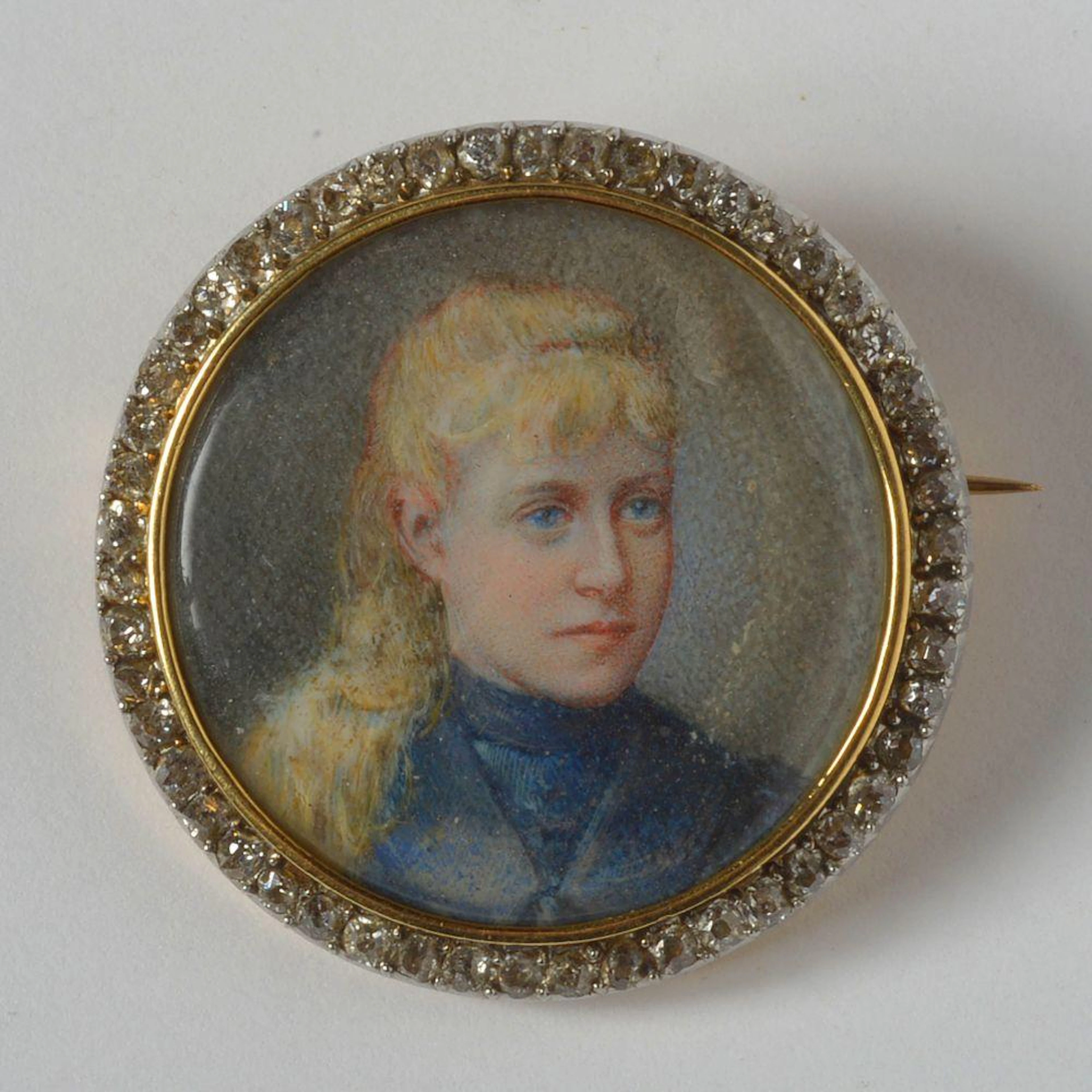 Broche en or jaune 18 carats sertie de diamants taille...