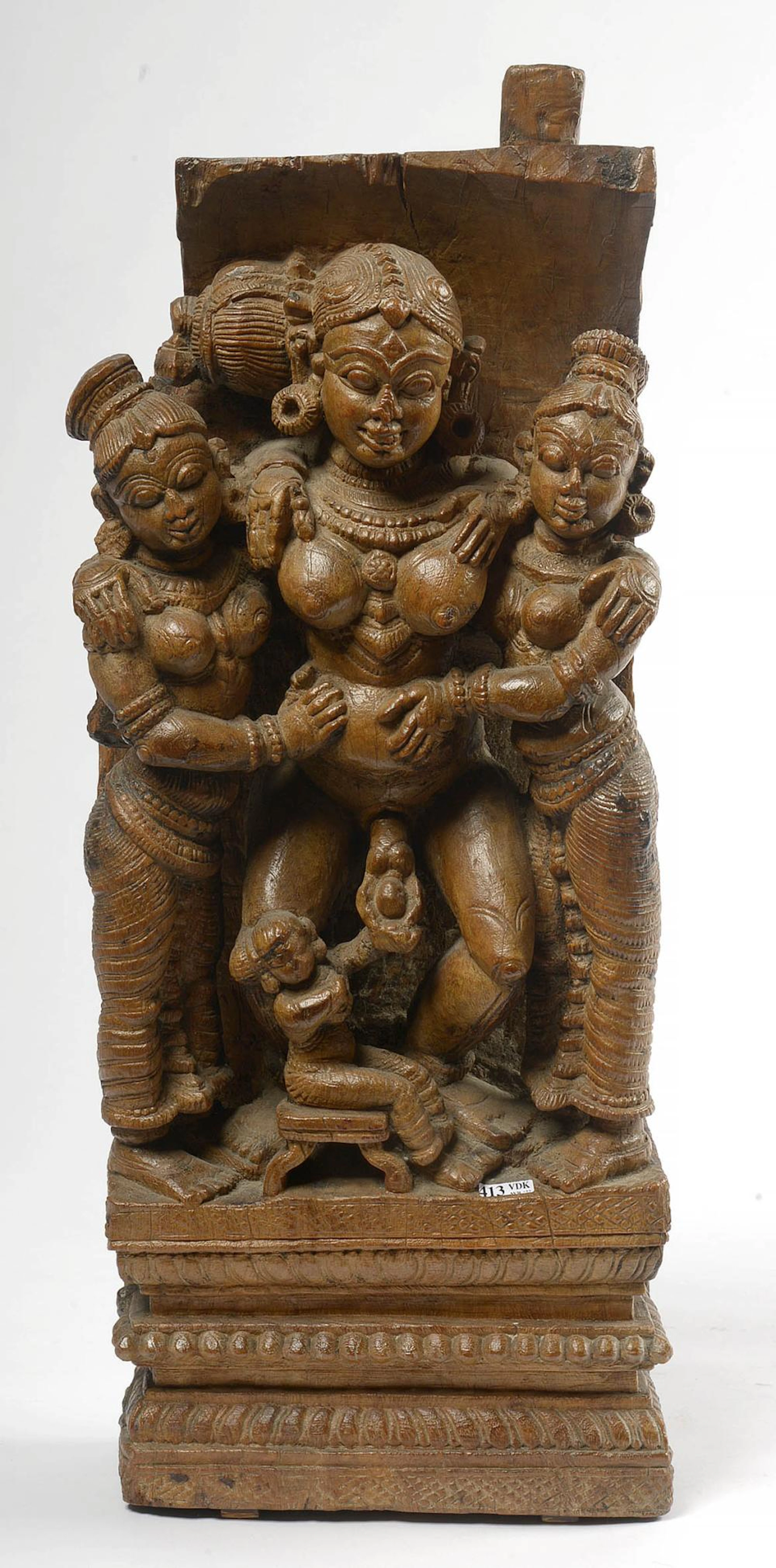 Art Asiatique Bas relief en bois sculpté représentant une scène de "Naissance"