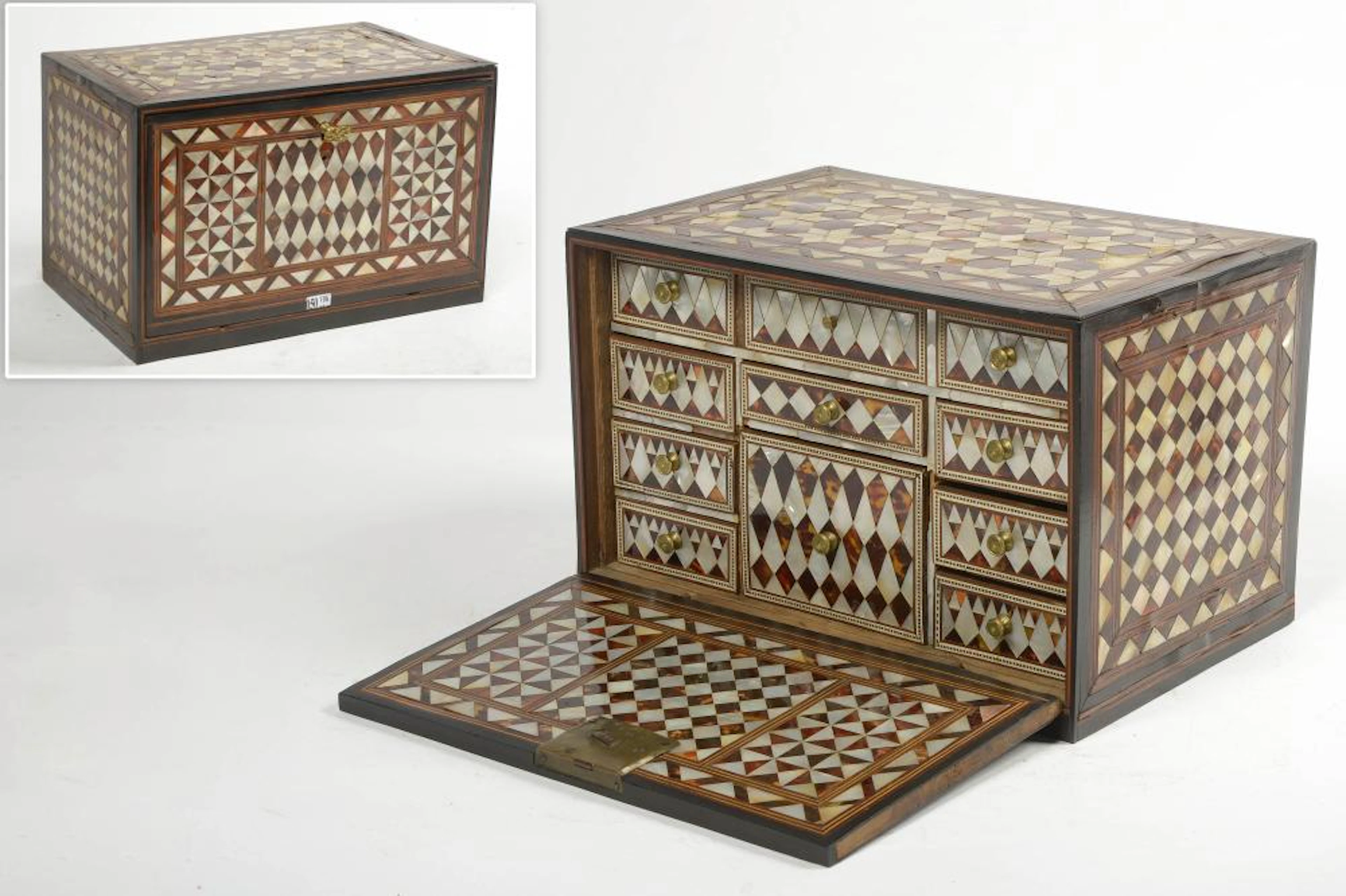 Art Islamique Petit cabinet en placage d'ébène
