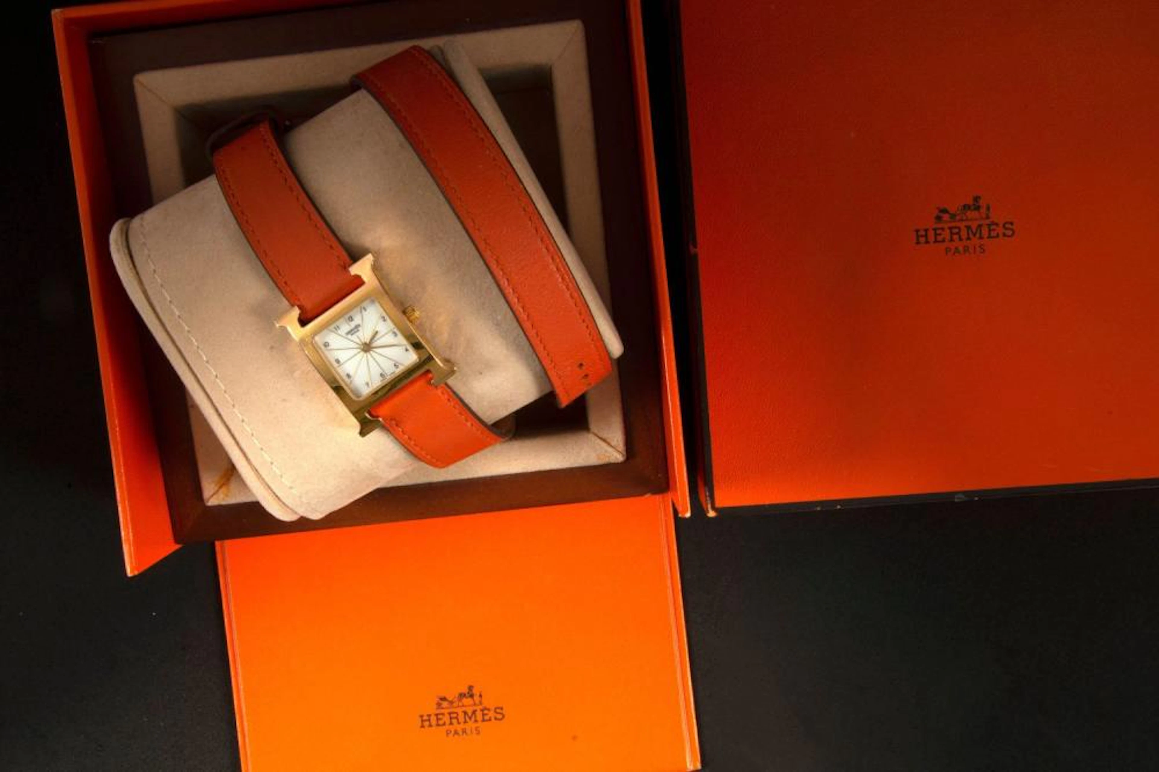 MONTRE DE MARQUE HERMÈS EN PLAQUÉ OR