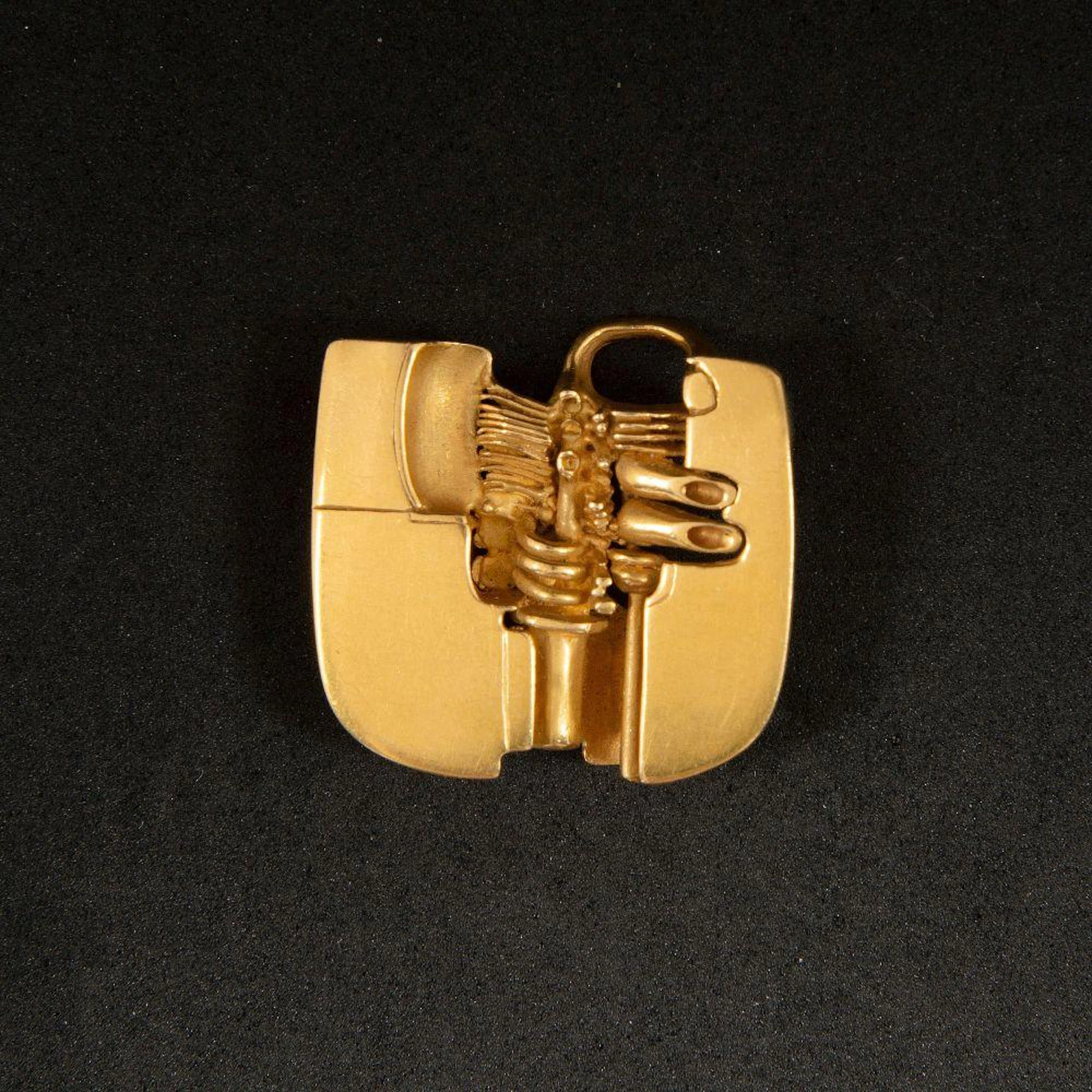 DEMARET FERNAND (1929 - 2013) - PENDENTIF/BROCHE EN OR JAUNE 18 CARATS