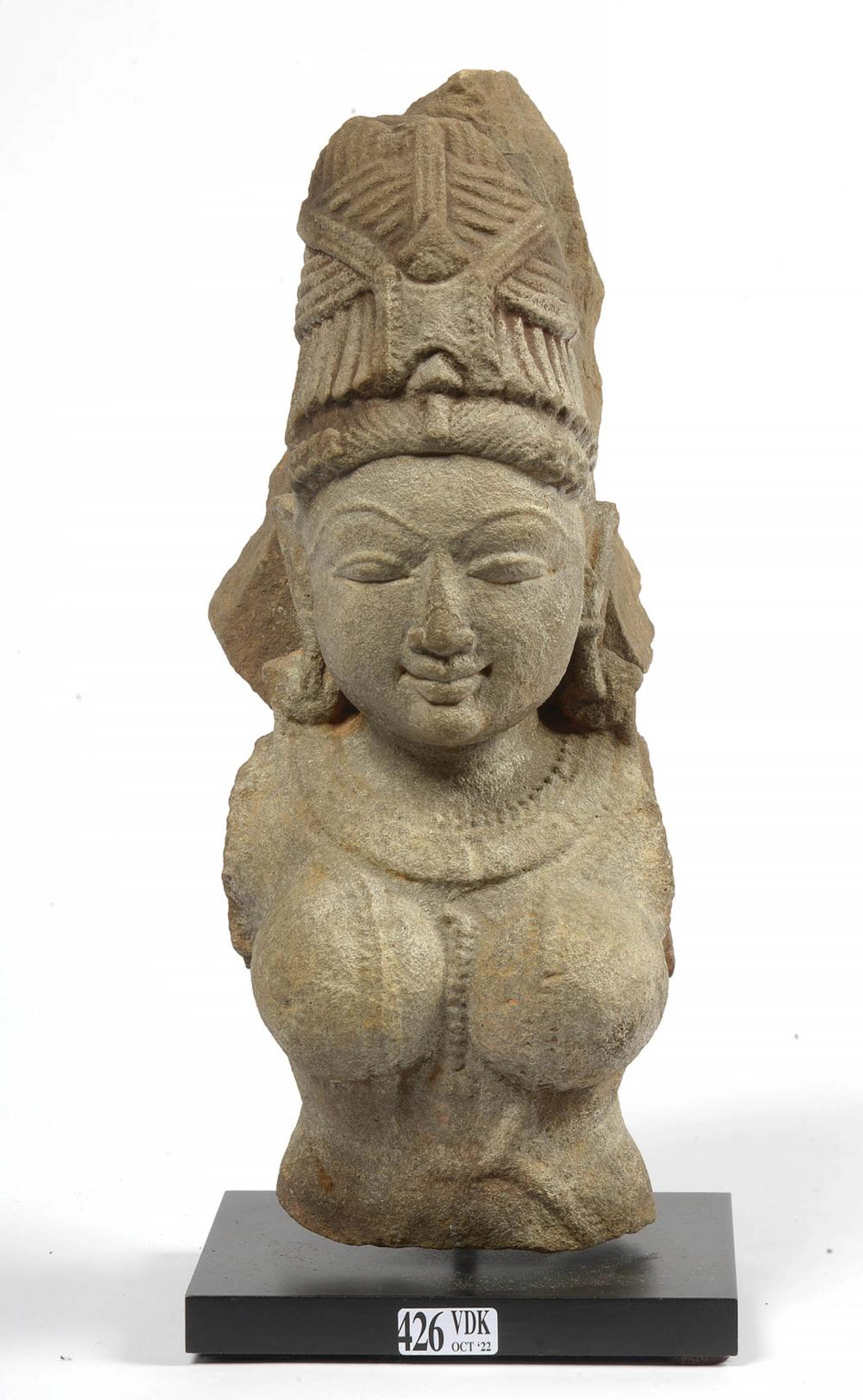Art Asiatique "Buste d'Apsara" en grès gris sculpté