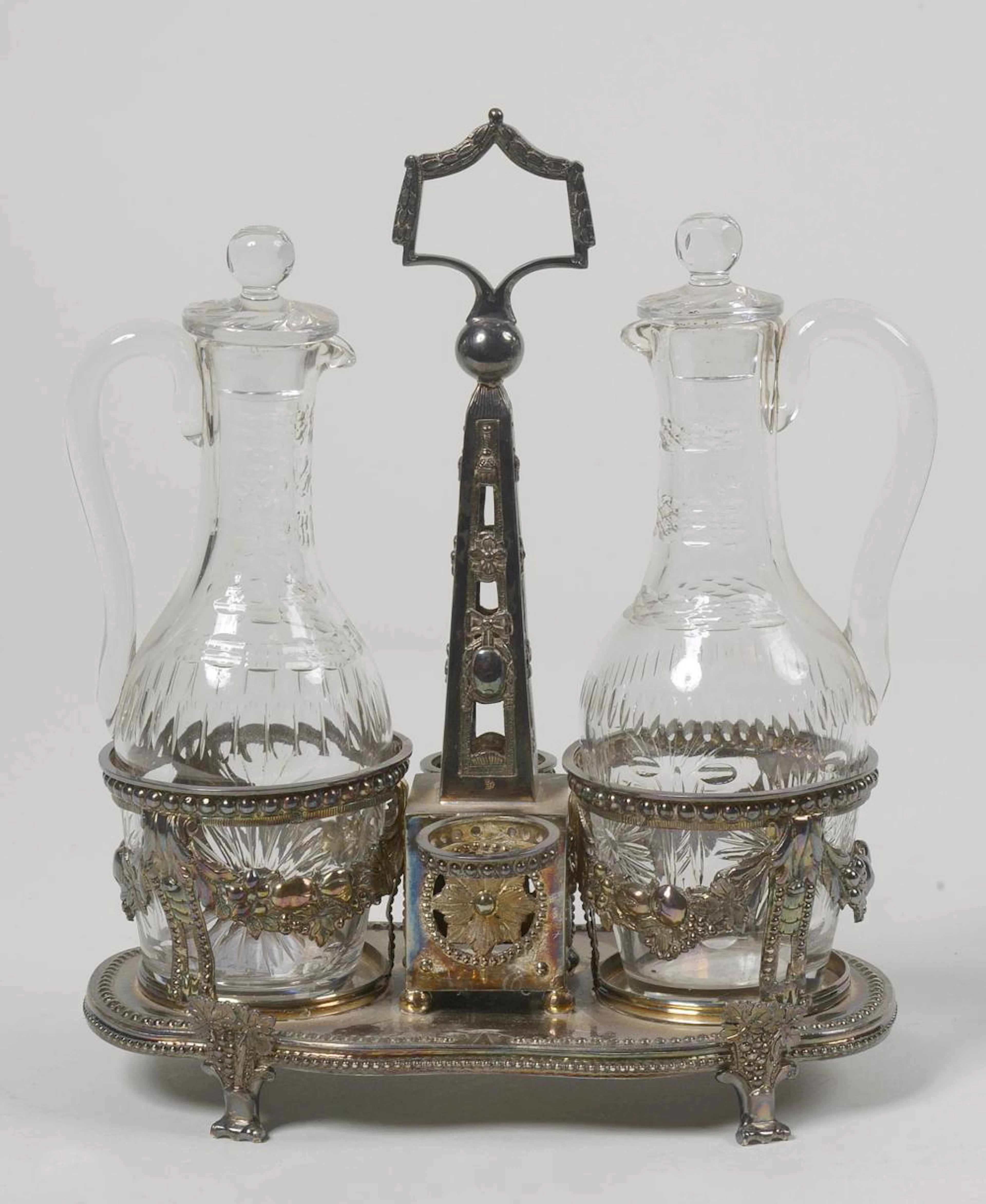 Argenterie Huilier-vinaigrier quadripode Louis XVI en...