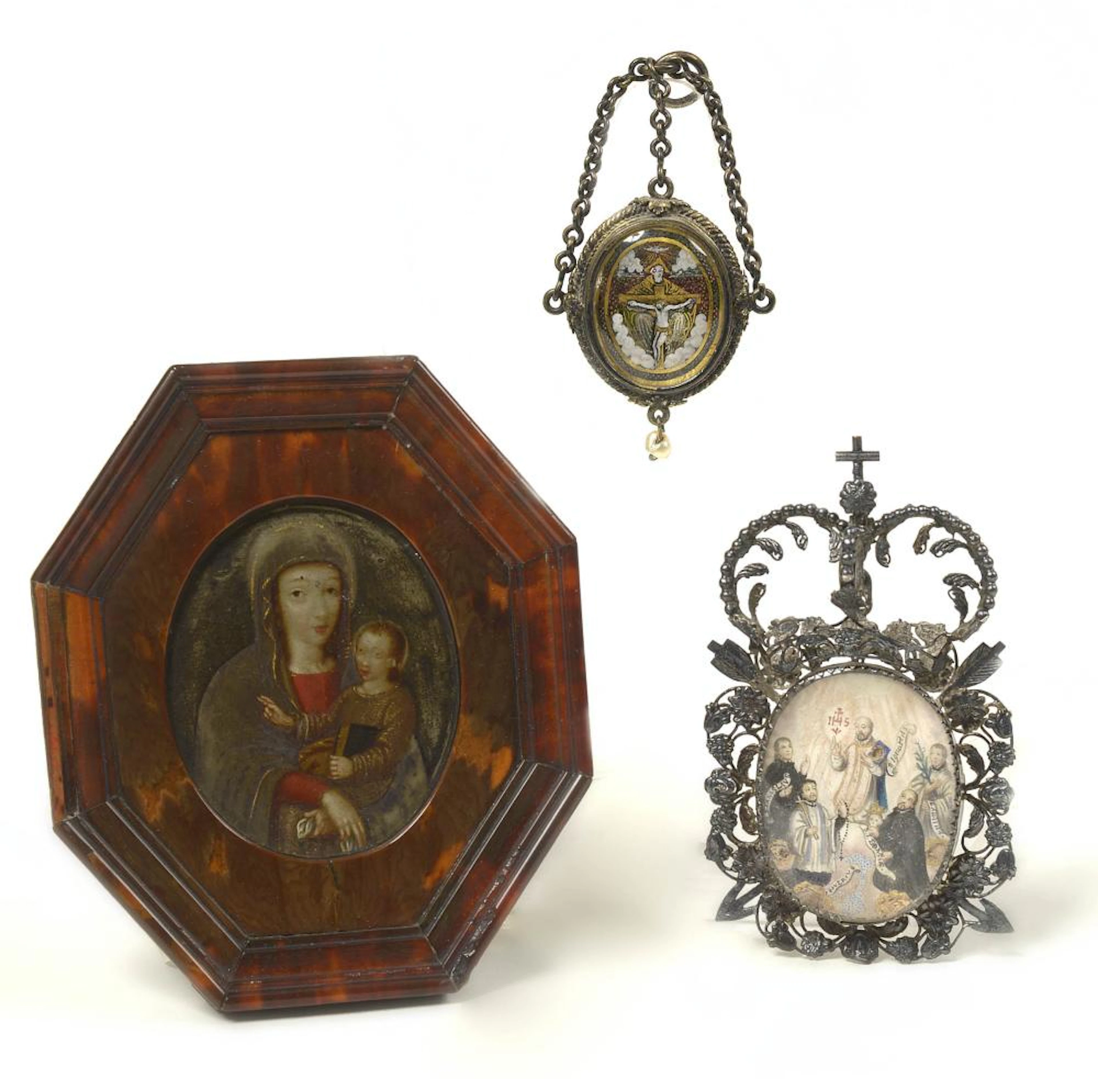 Miniatures Lot de trois comprenant: une miniature ovale...