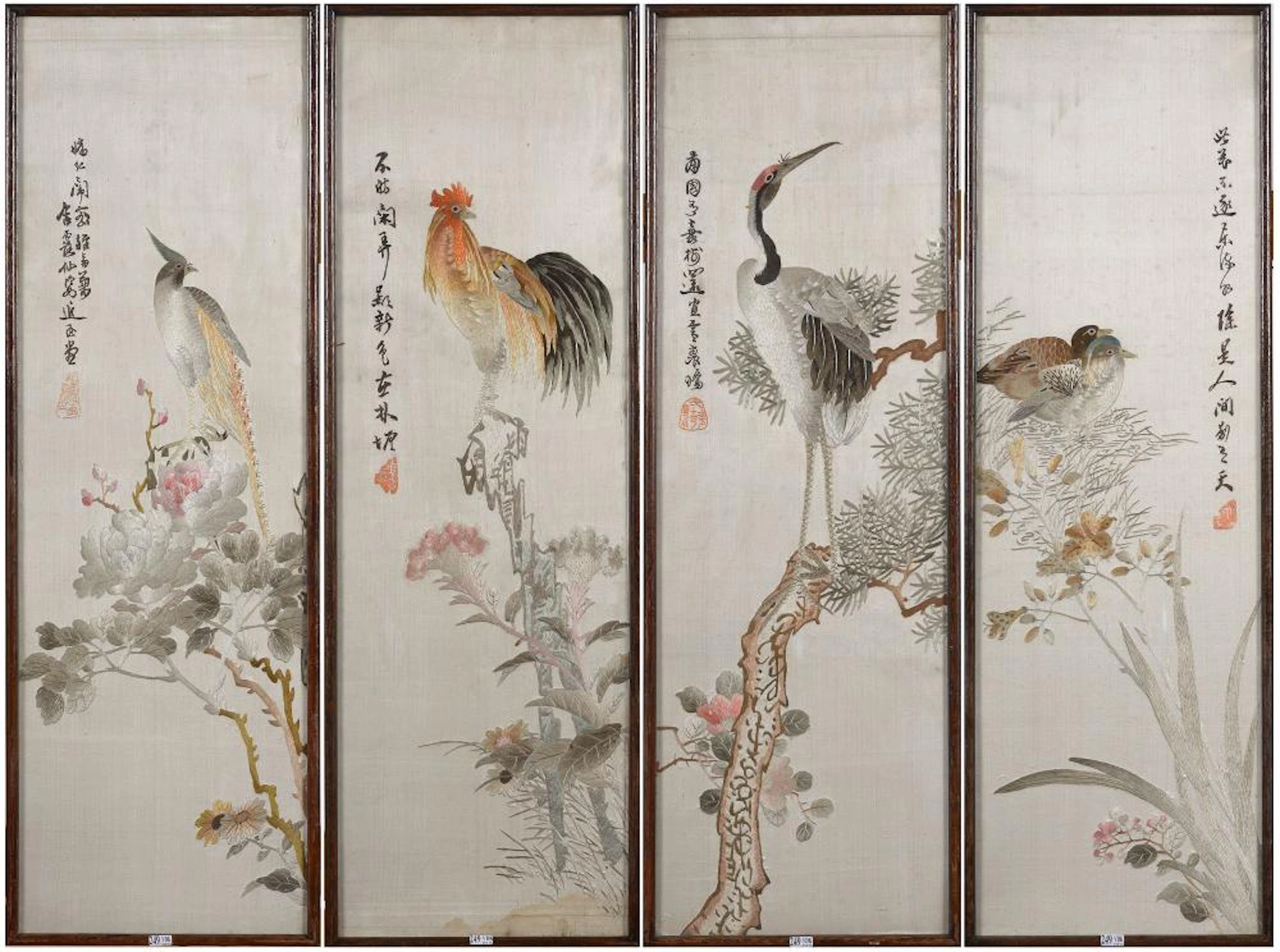Art chinois Suite de 4 broderies de soie encadrées représentant un "Coq",