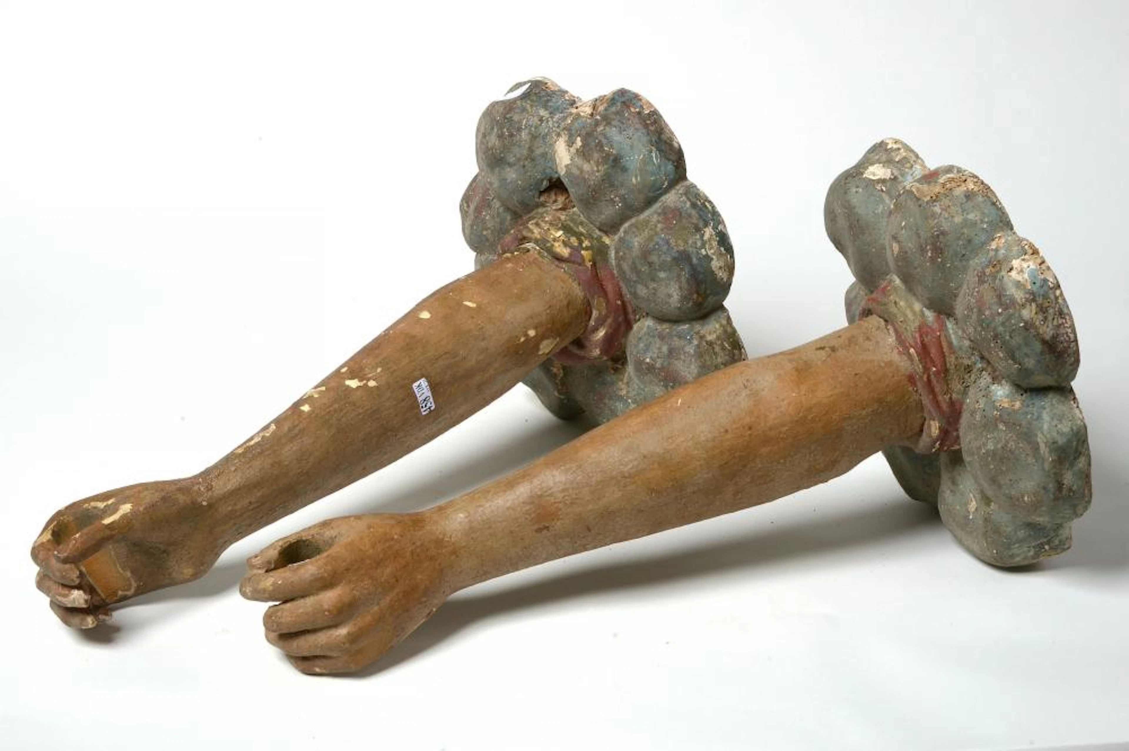 Art Décoratif Deux "Bras d'église" porte torchères en bois sculpté et poly