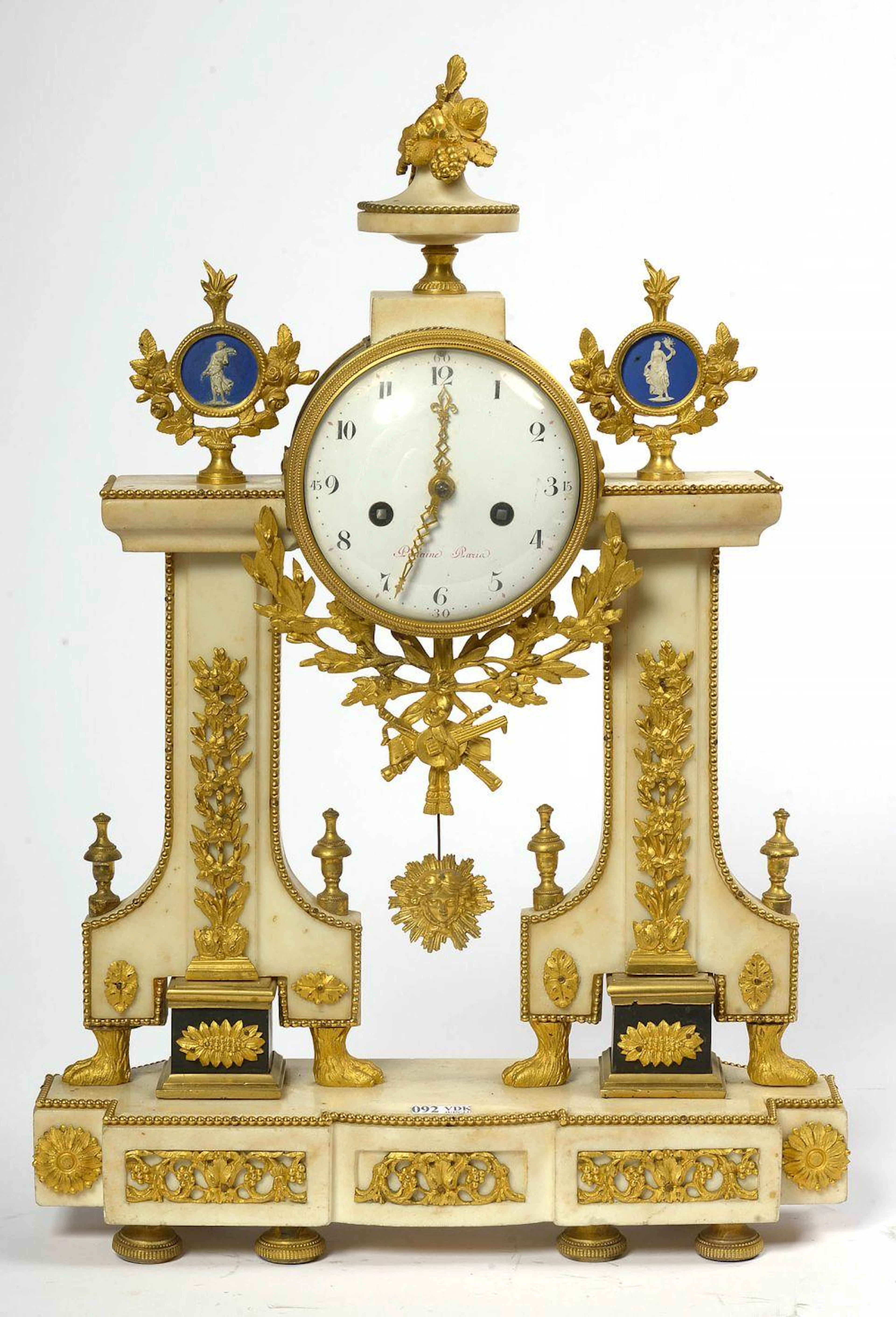 PENDULE PORTIQUE LOUIS XVI EN MARBRE BLANC SCULPTÉ ET...