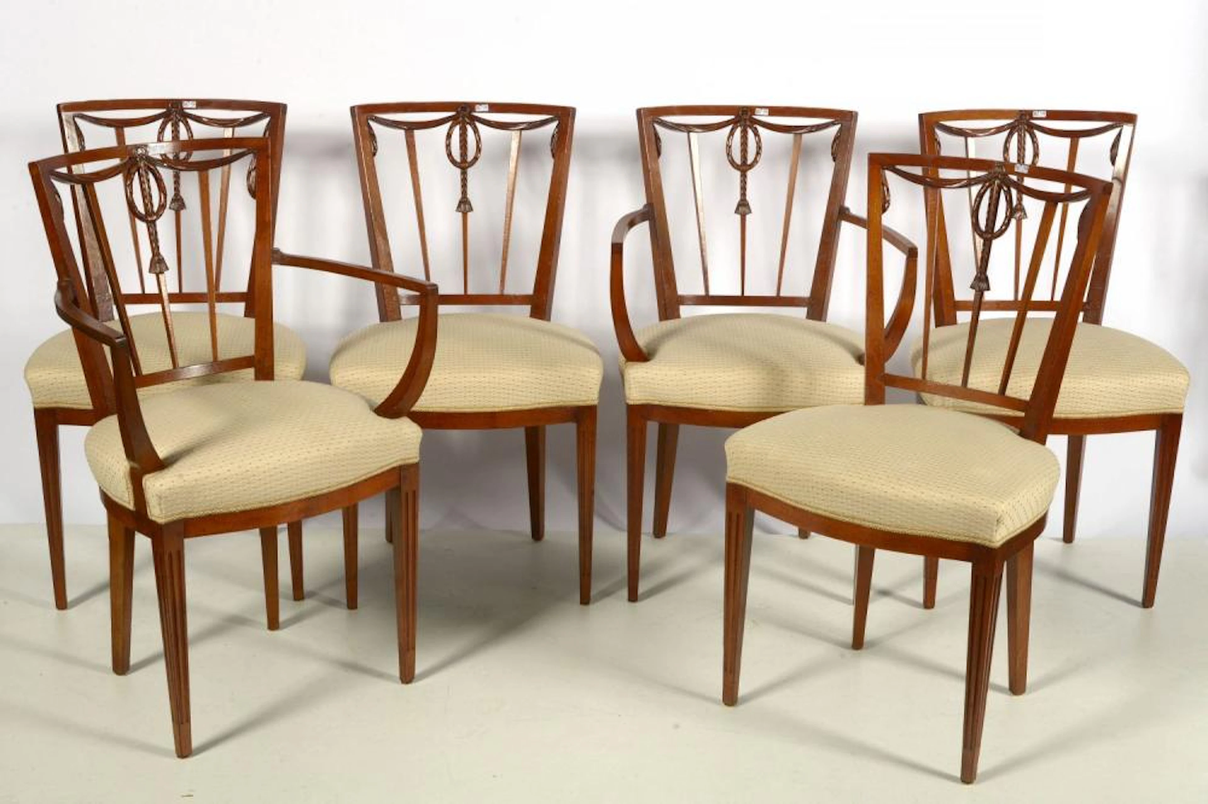 Suite de 4 chaises et 2 fauteuils cabriolets de style Louis XVI en acajou