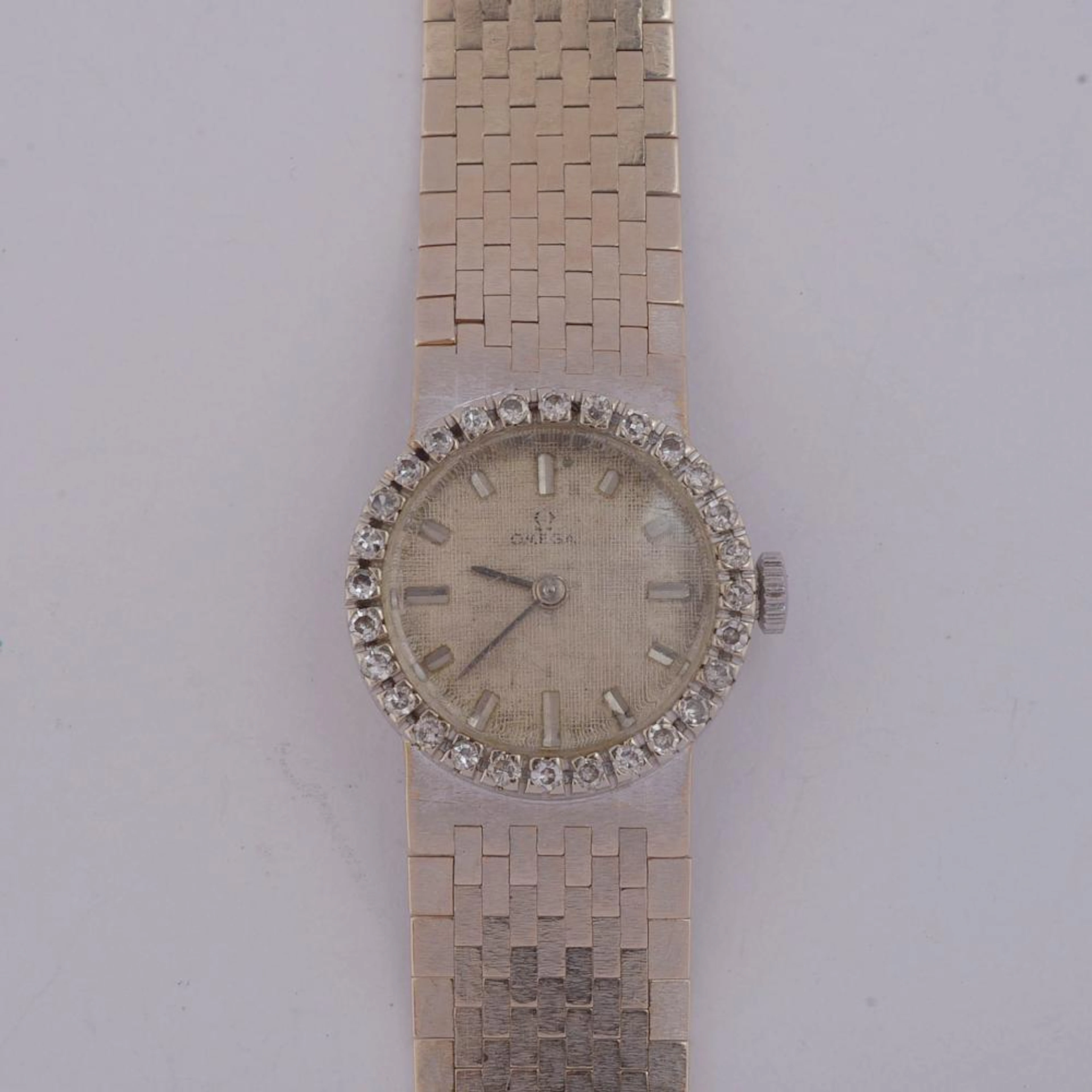 Horlogerie OMEGA Montre en complet or blanc 18 carats de marque Oméga
