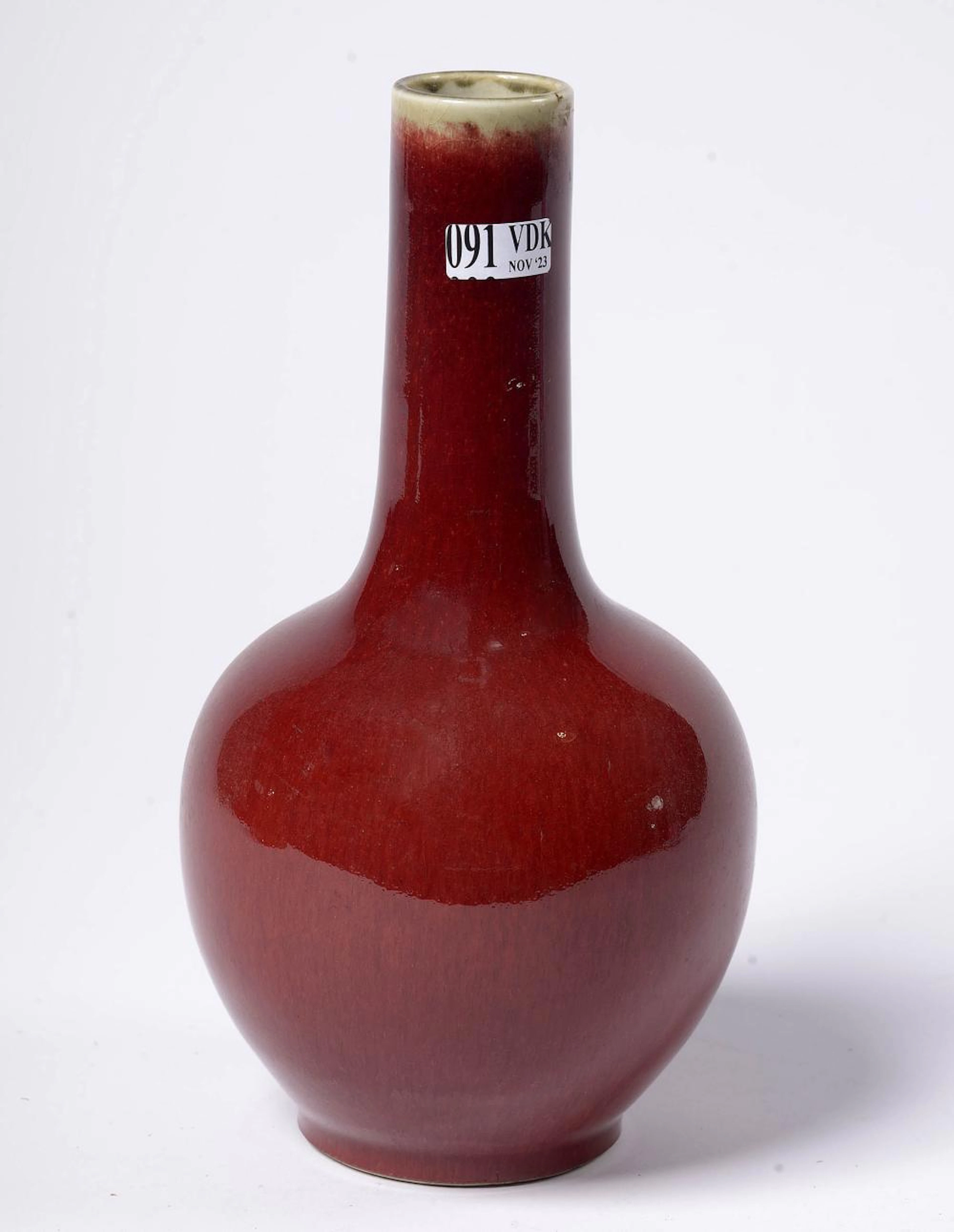 Art chinois Vase pansu à haut col en porcelaine monochrome dite "Sa