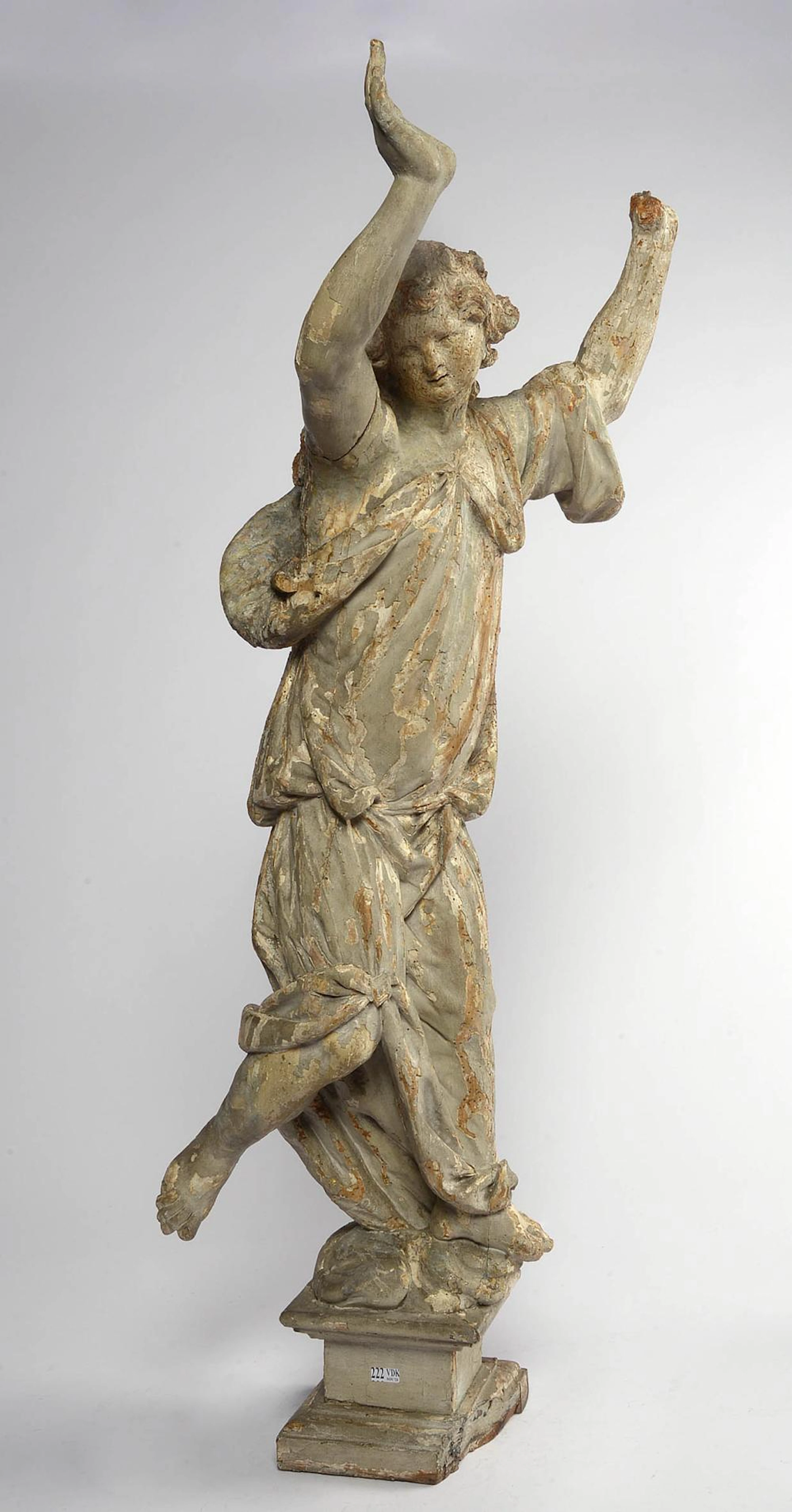 Sculptures Grand "Ange" en bois sculpté et rechampi gris. Travail fl