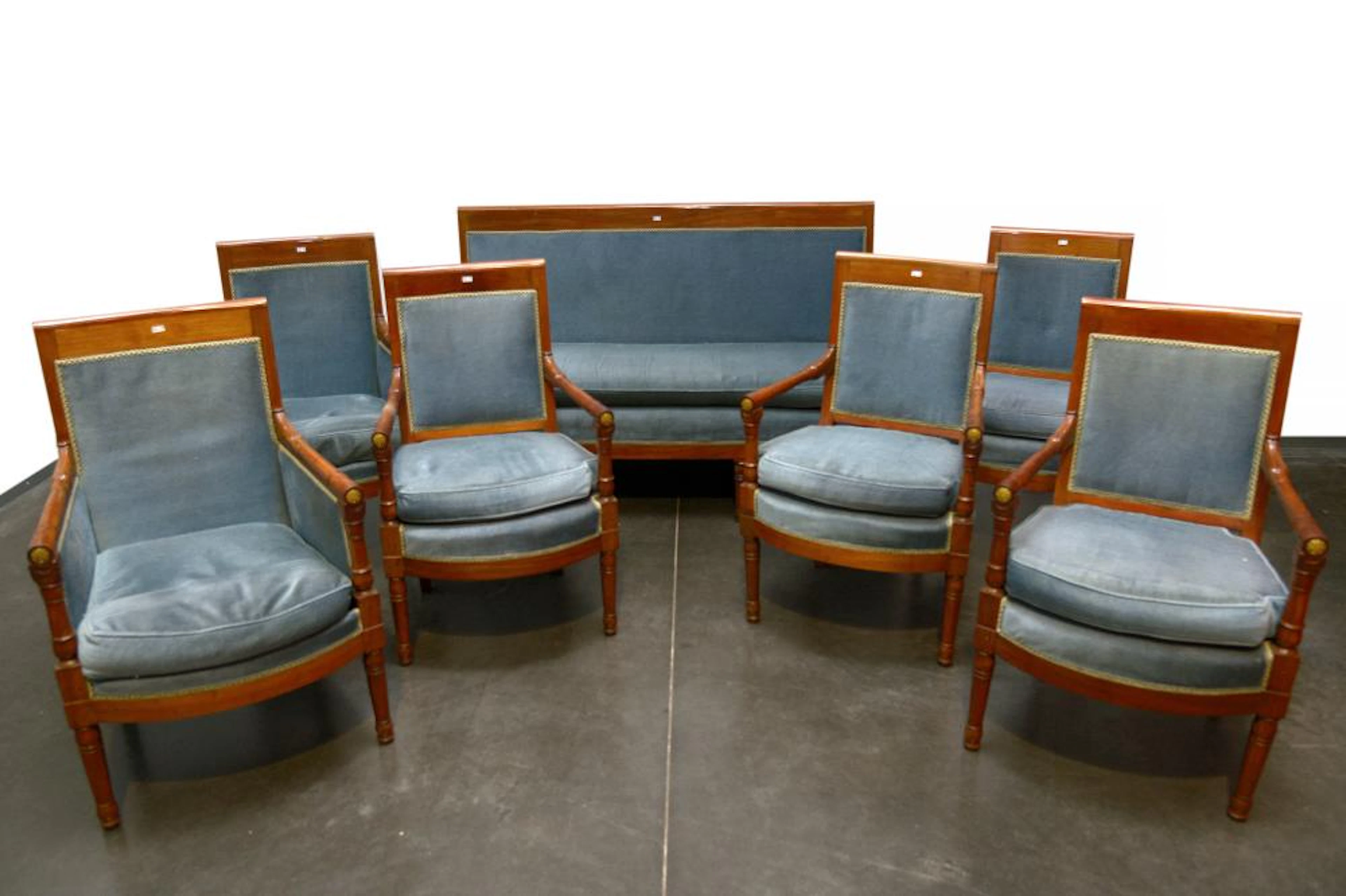 Mobilier Salon Empire en acajou sculpté garni de médaillons de bronz