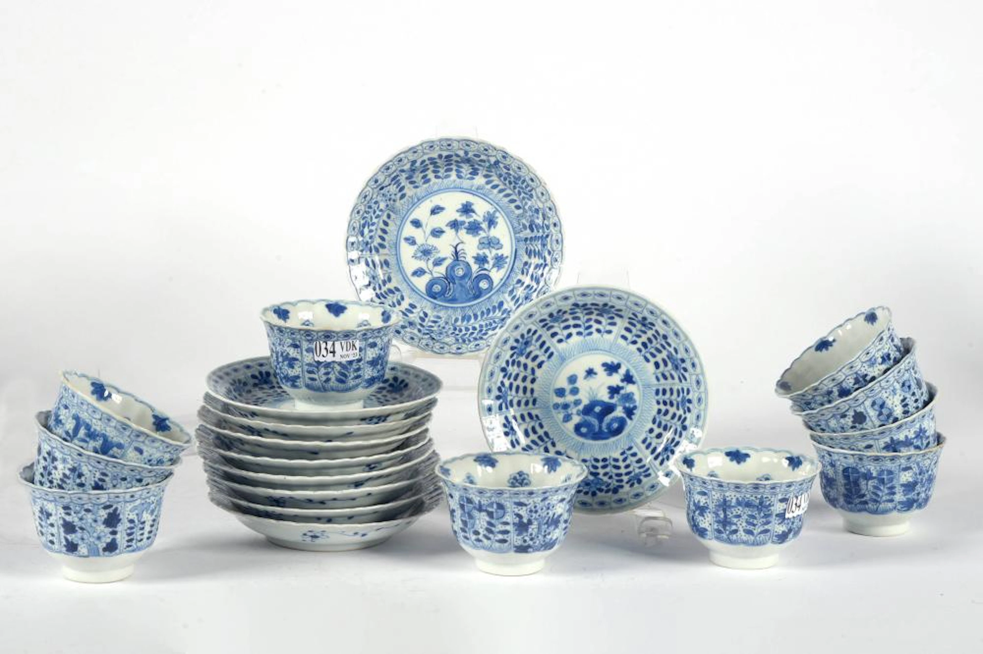 Art chinois Suite de 10 pochons et 10 soucoupes en porcelaine bleue