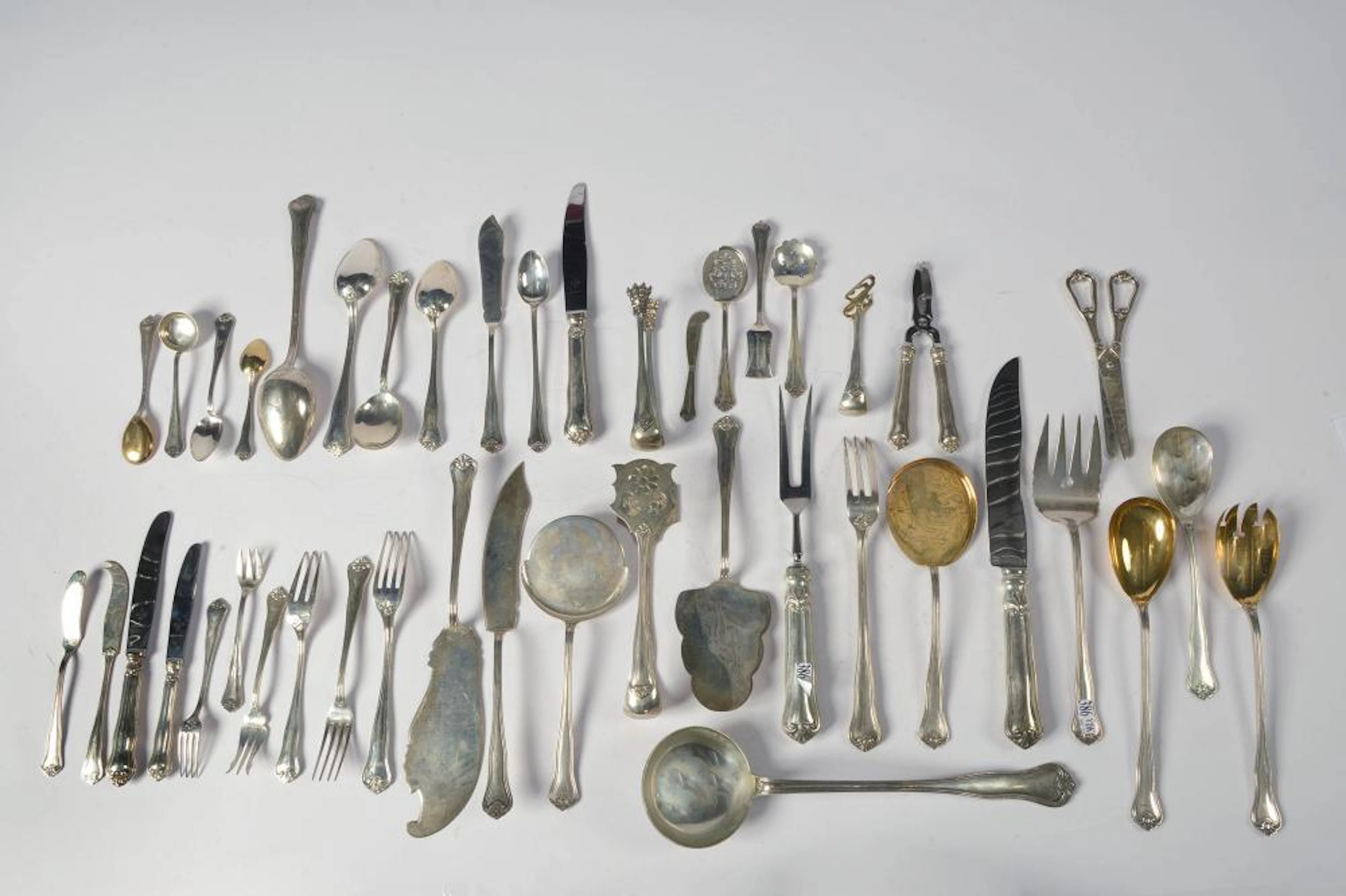 Ménagère de +/- 237 couverts en argent et argent v?