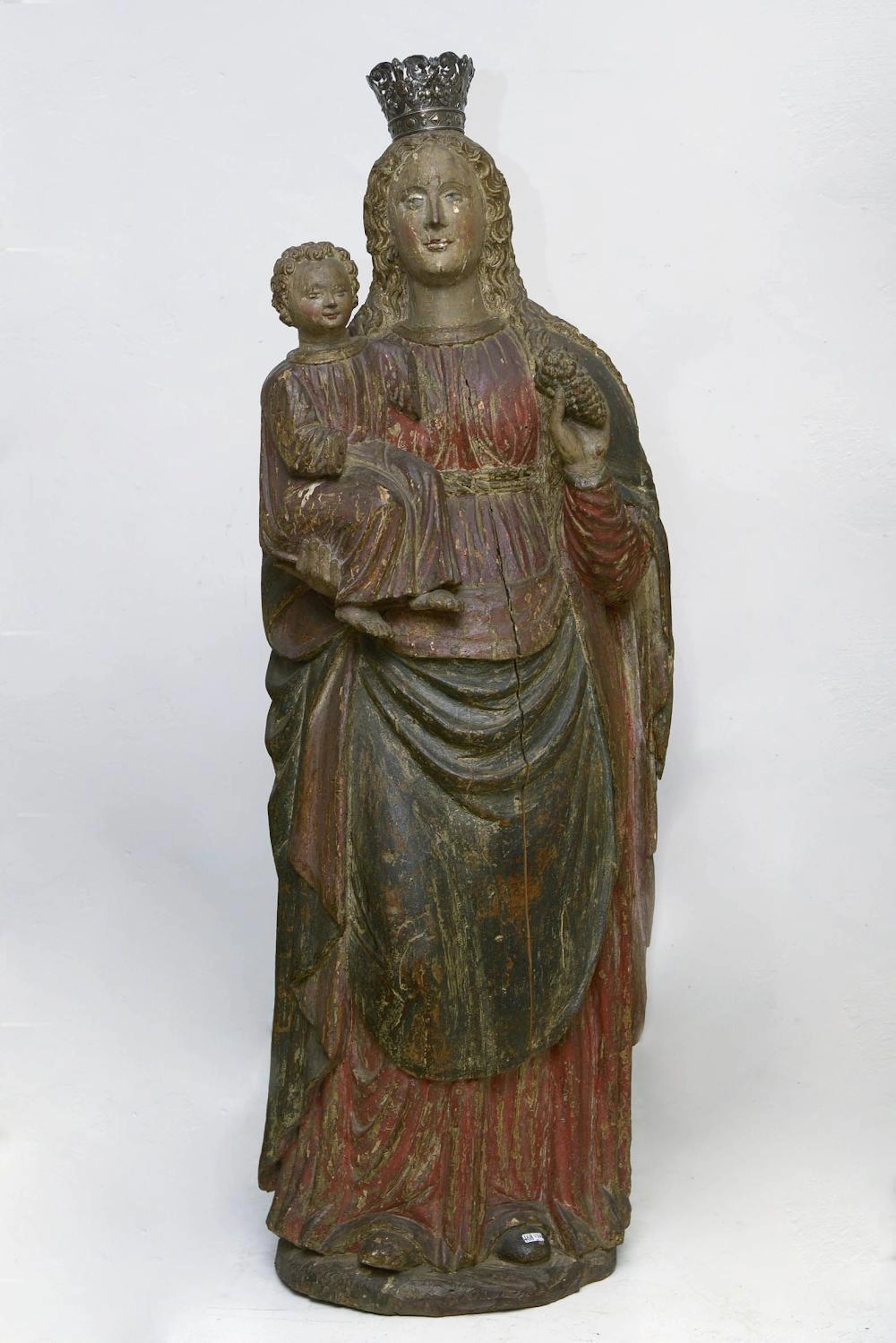 Importante "Vierge à l'enfant au raisin" en bois s?