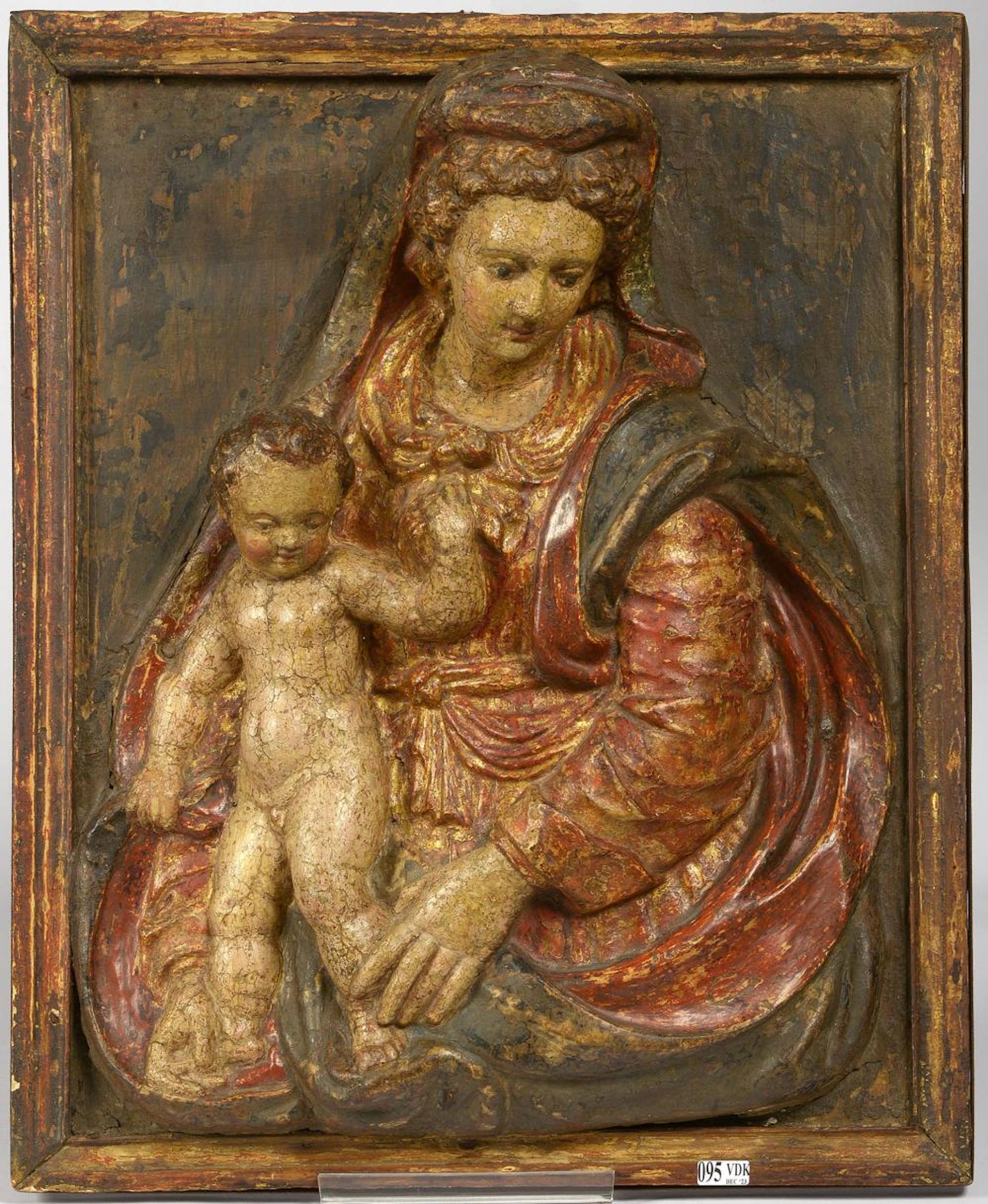 "Vierge à l'enfant" haut-relief en papier maché po?