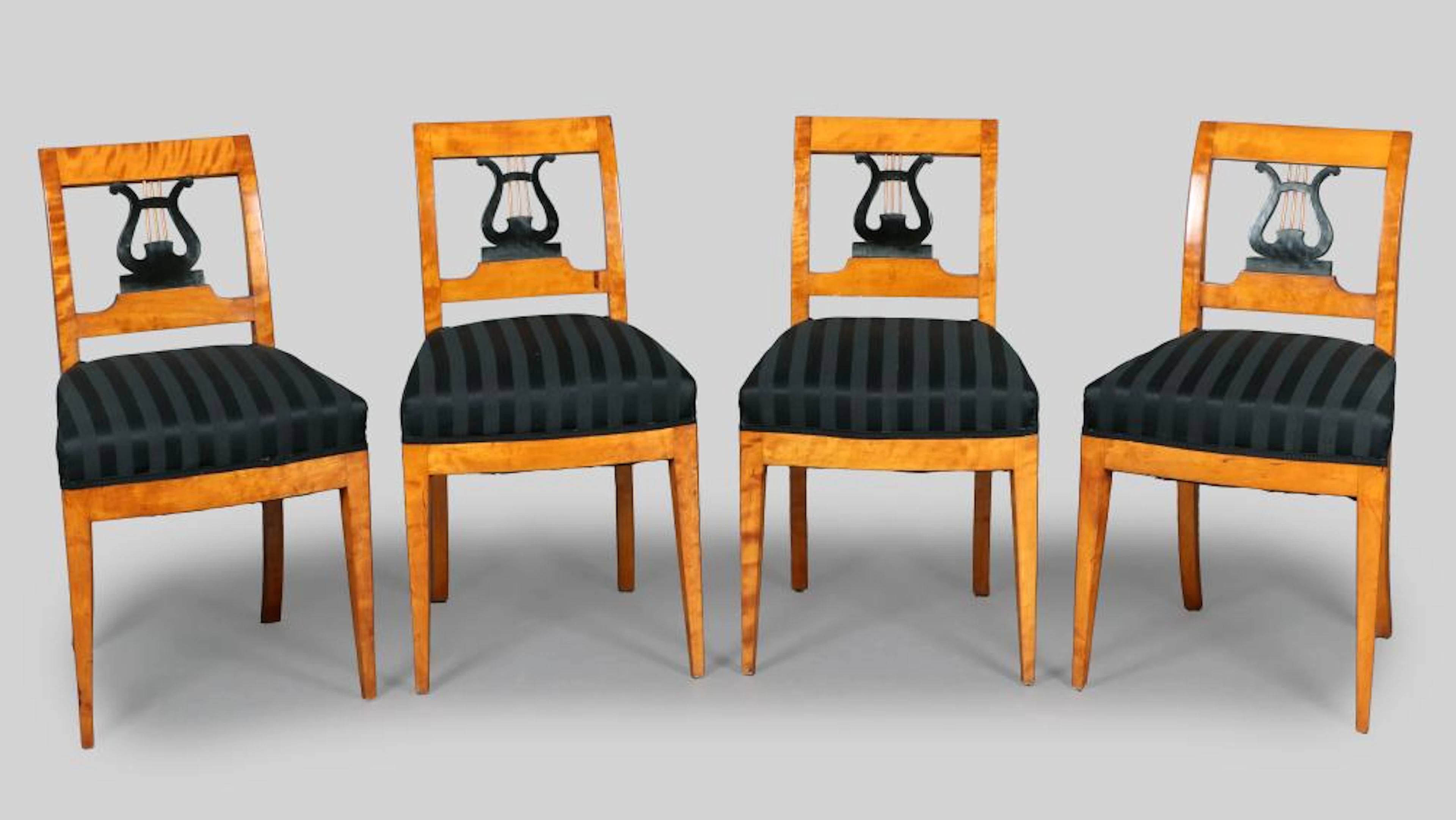 Vier Biedermeier-Stühle