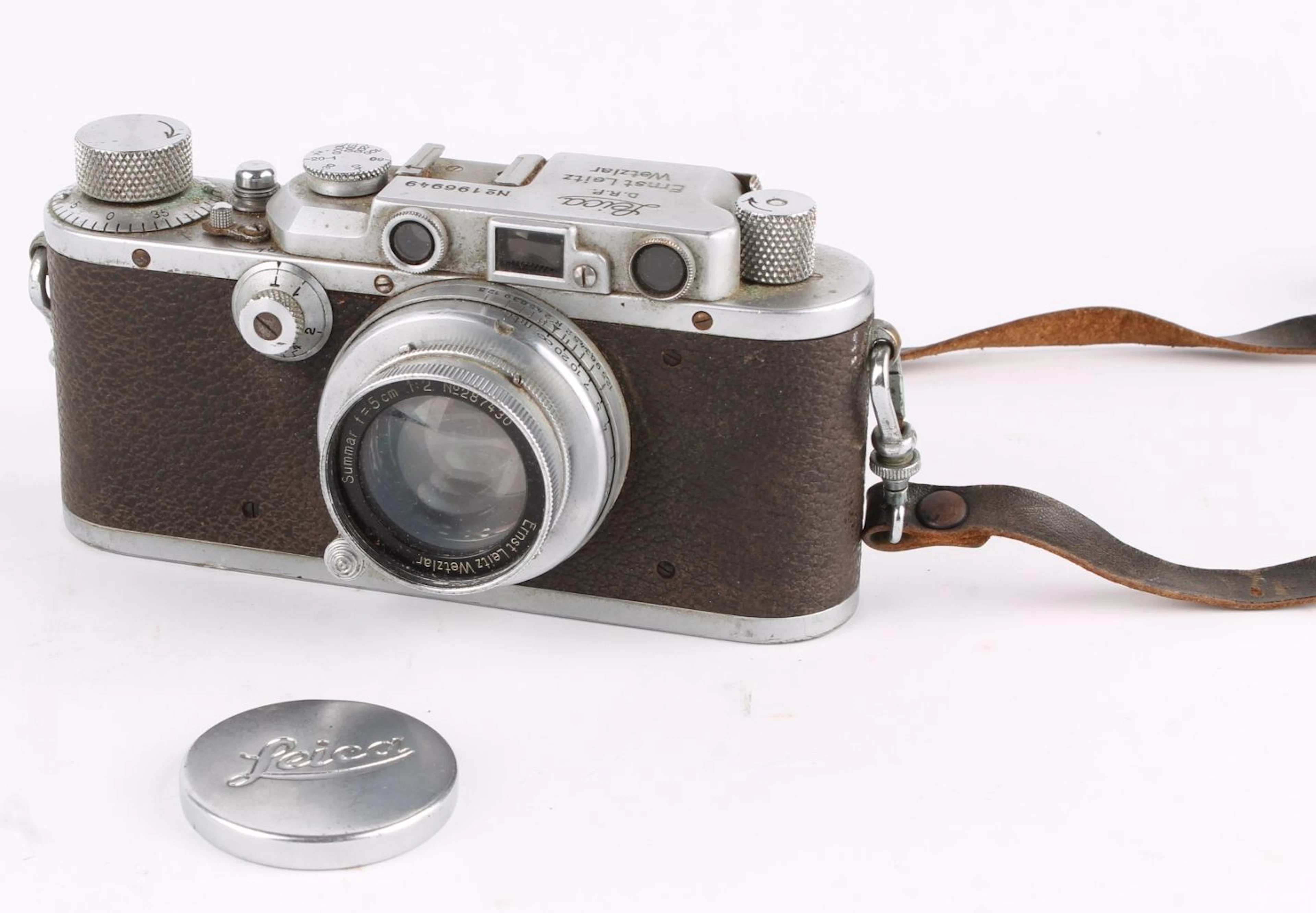 A Leica IIIA camera, serial no.196949, with a Summar f=5cm 1:2 lens.