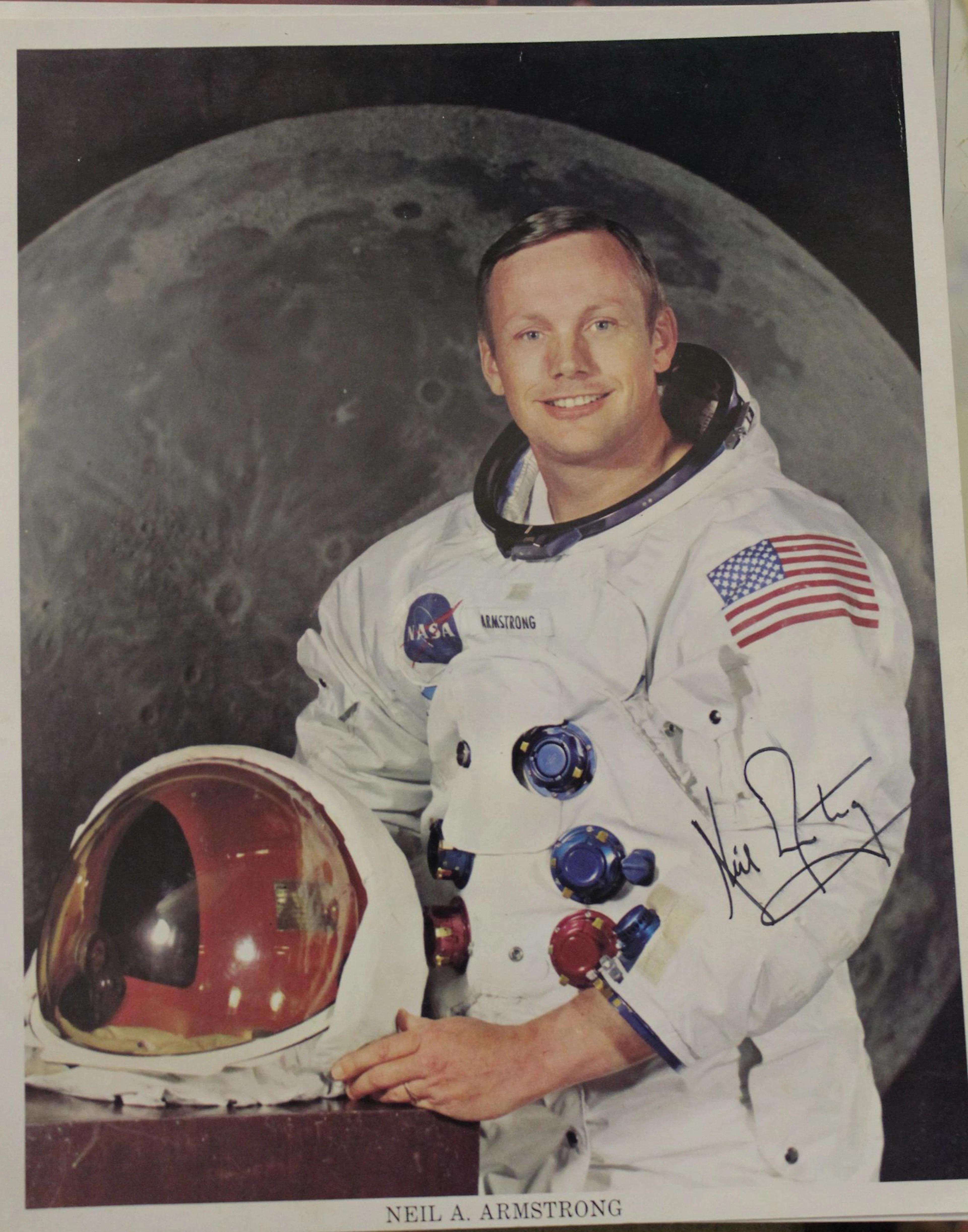 Autographs - SPACE EXPLORATION. Nineteen signed N.A.S.A