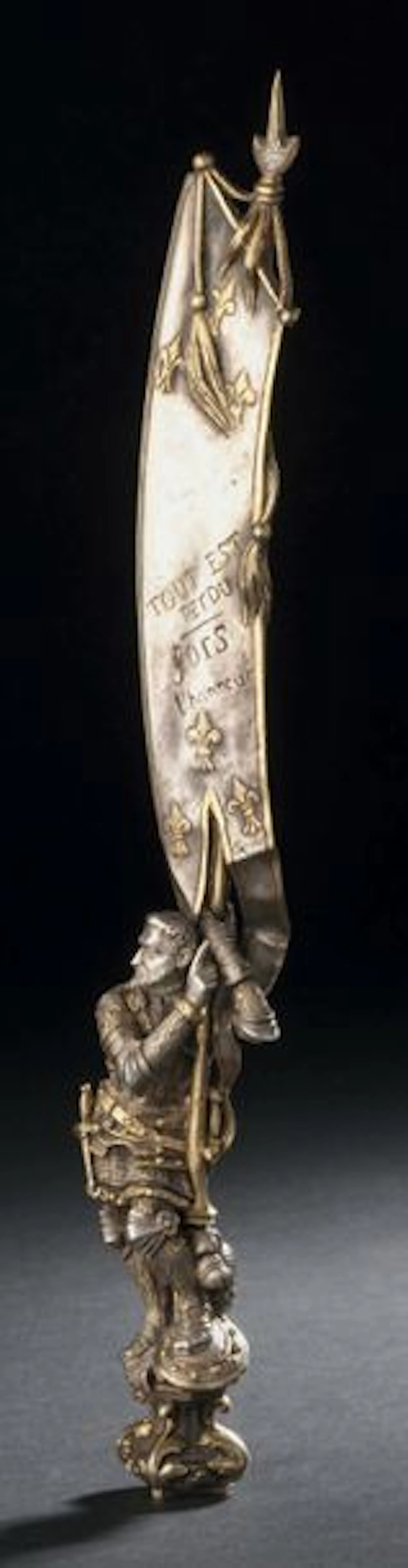Coupe-papier en bronze argenté et doré, représentant…