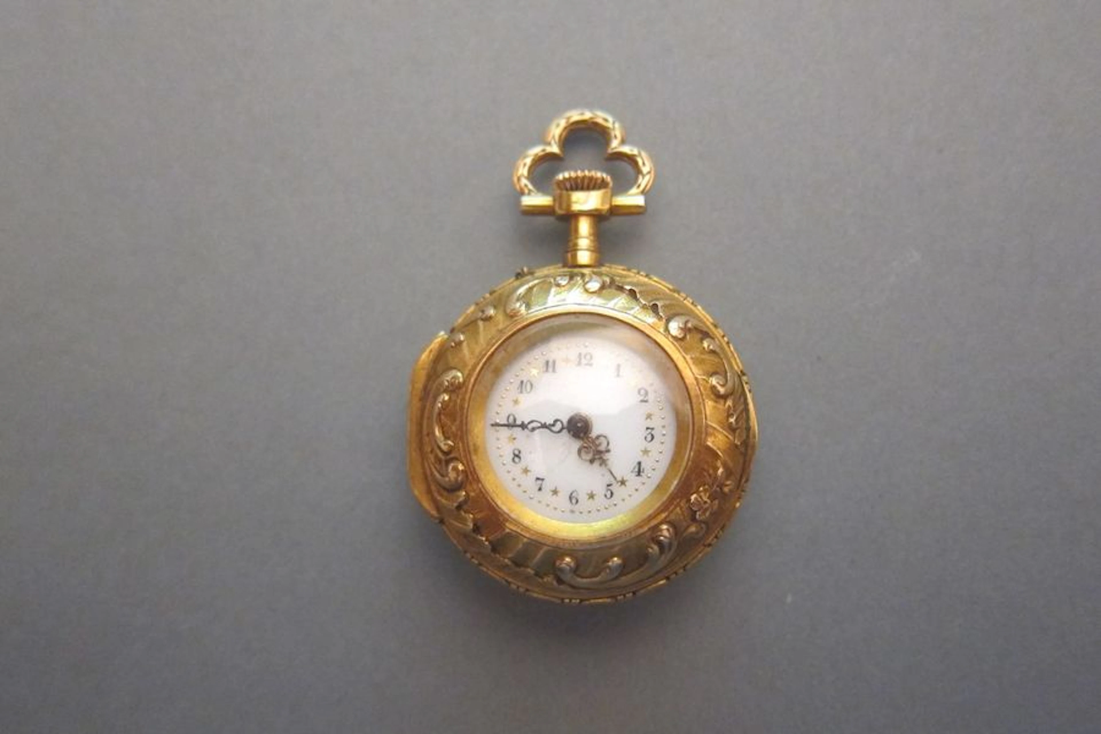 Collar watch, the yellow gold case with wave…