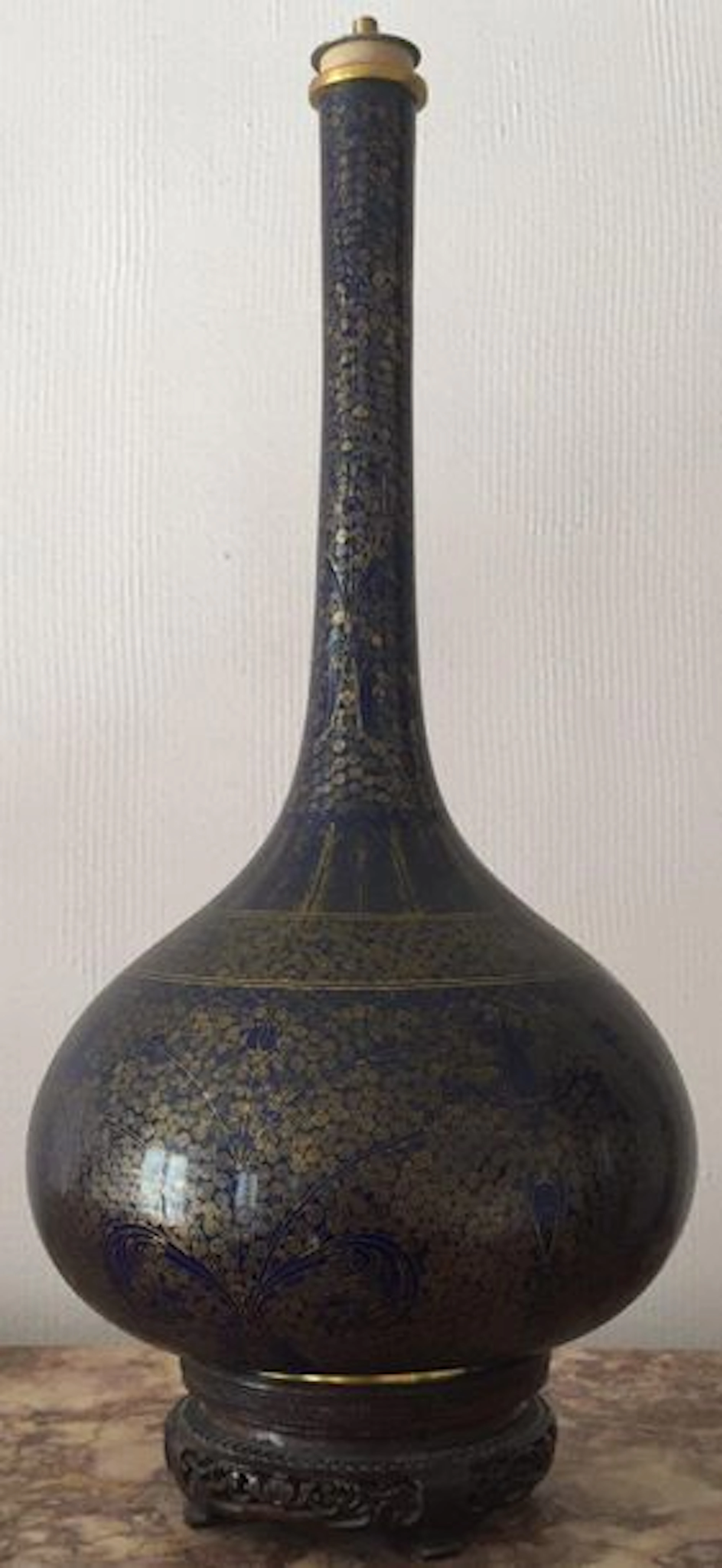Vase bouteille à haut col étroit, à décor…