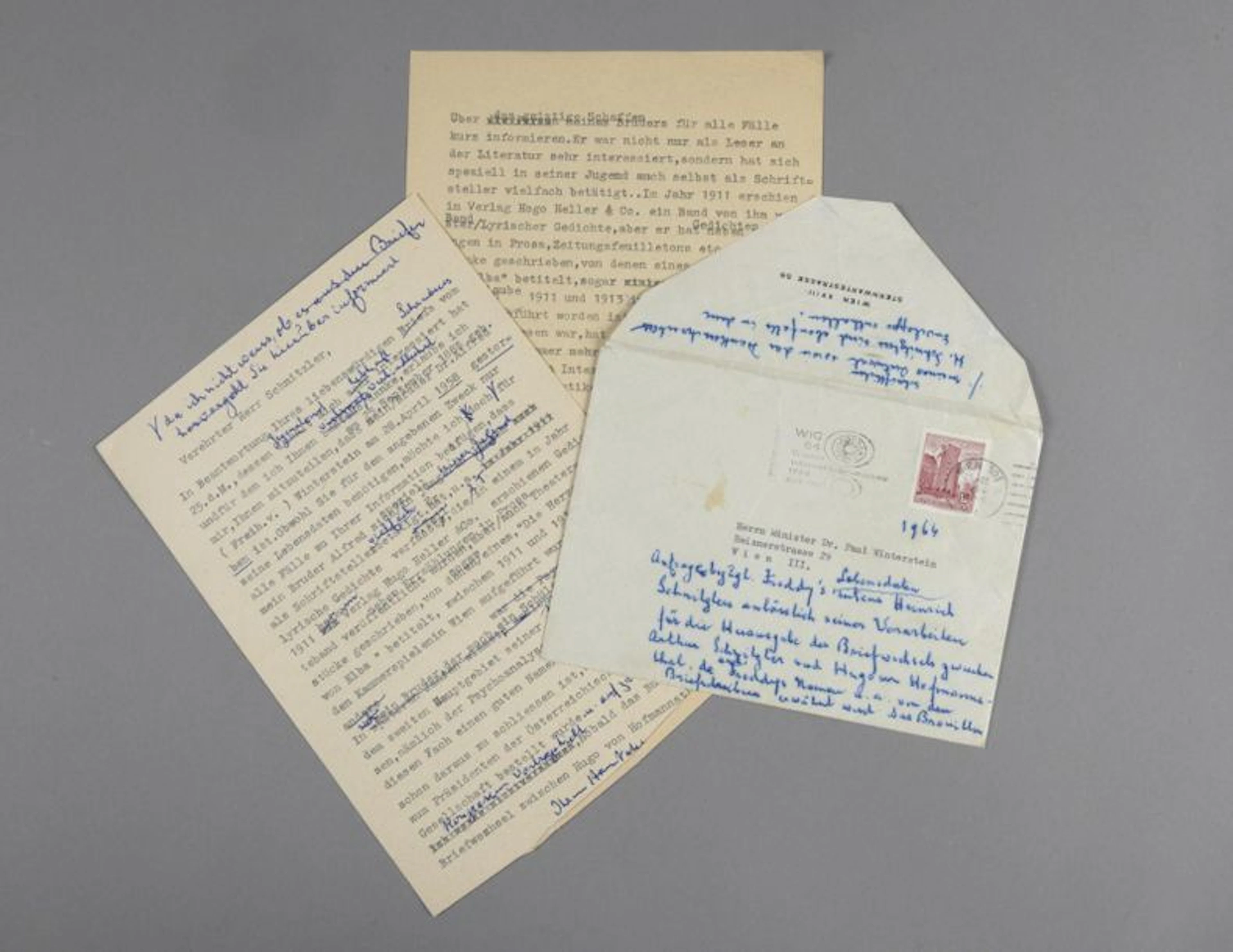 DOCUMENTS ÉTRANGERS. - Photographie signée...